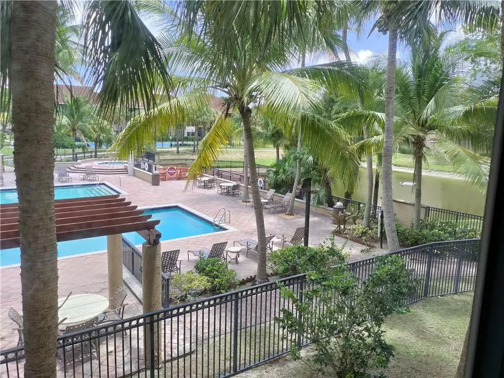 9250 W Atlantic Blvd, #928