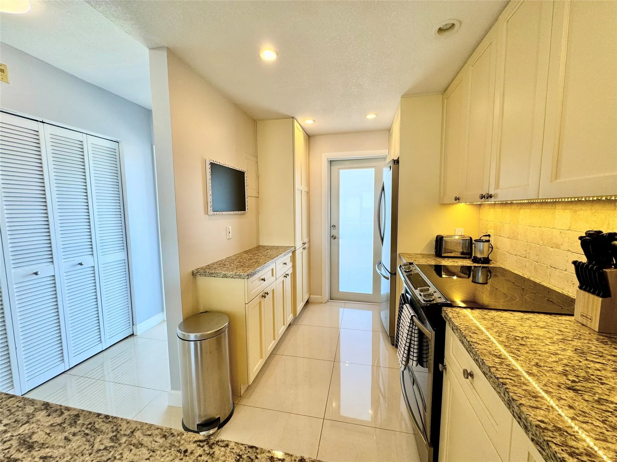2350 NE 14th Street Cswy, #703