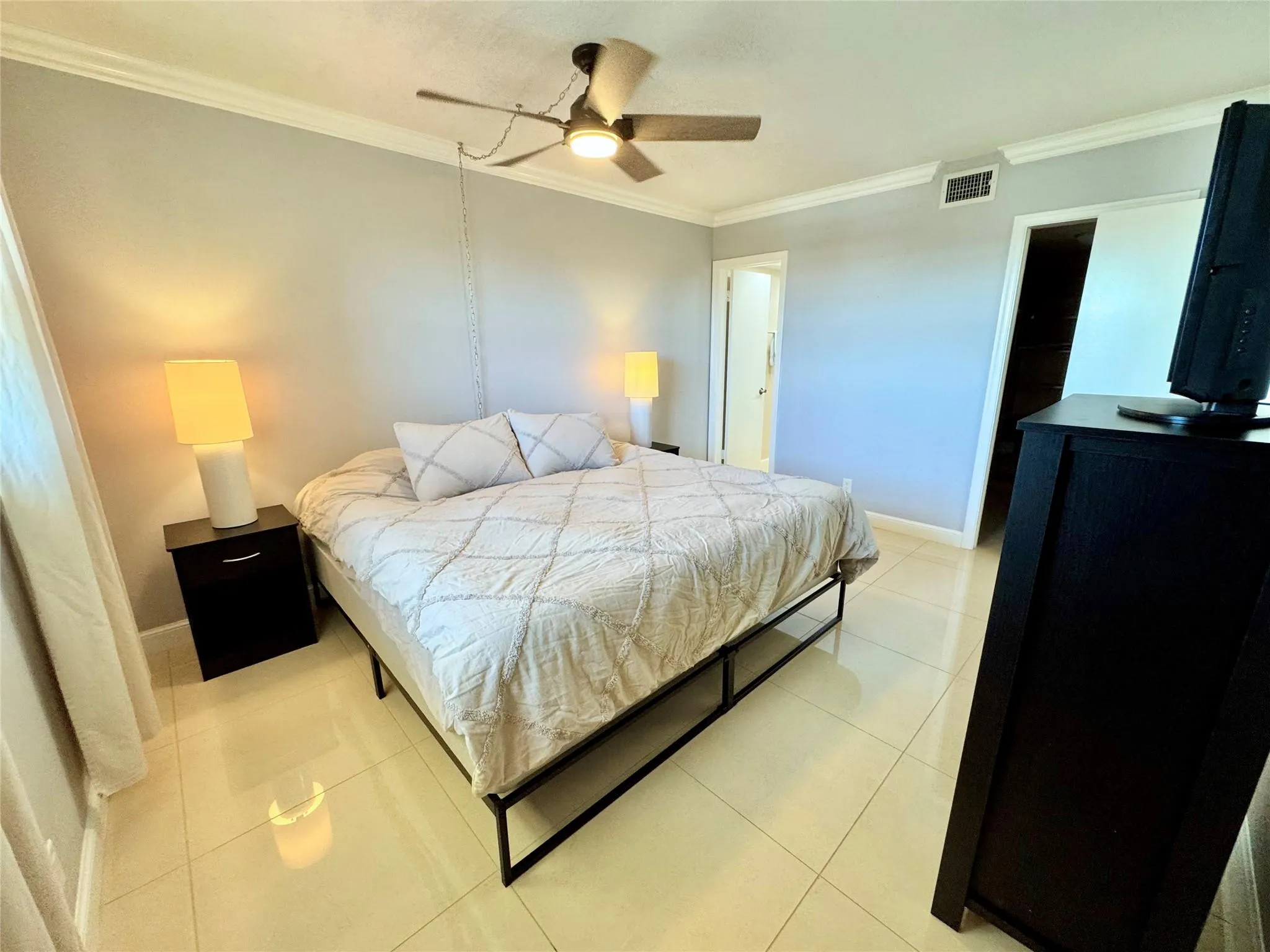 2350 NE 14th Street Cswy, #703
