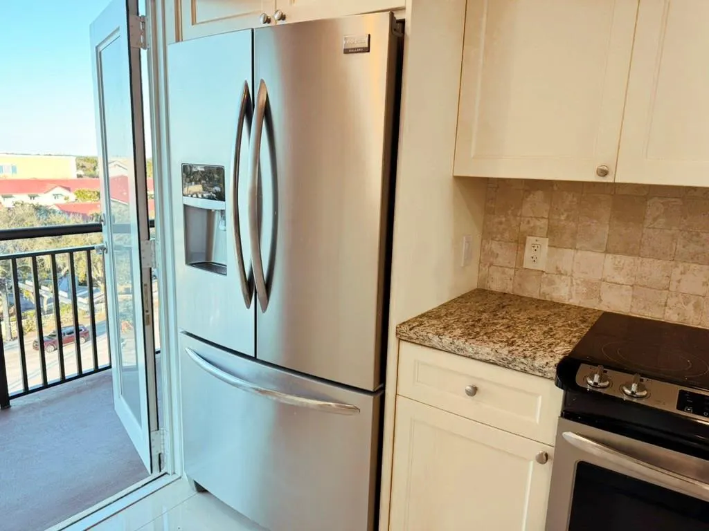 2350 NE 14th Street Cswy, #703