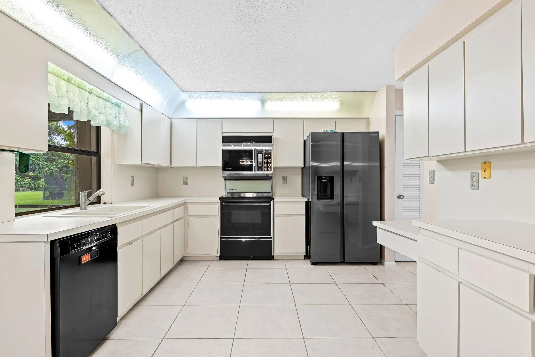 959 NW 109th Ter