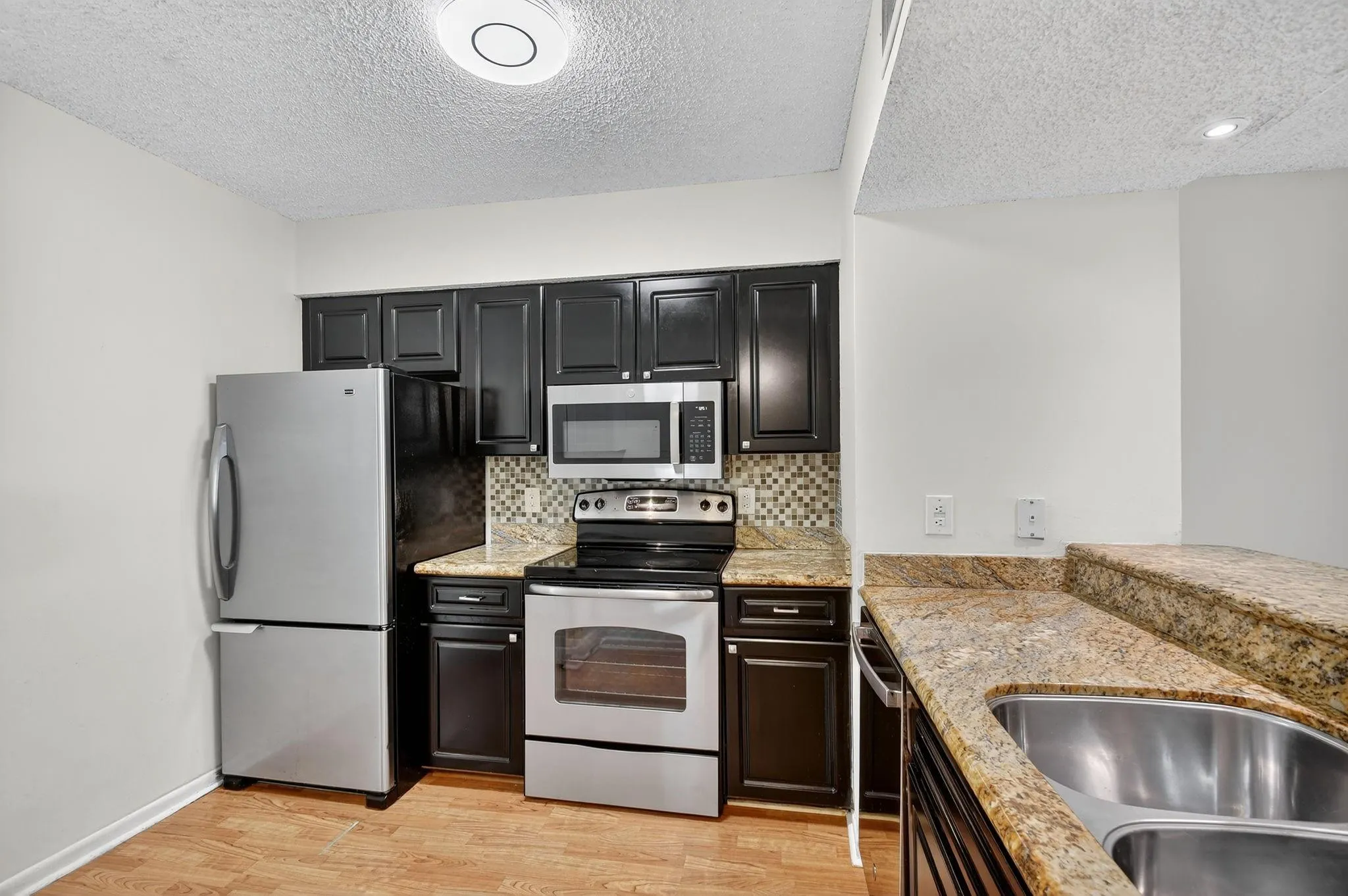 1115 Lake Shore Dr, #102