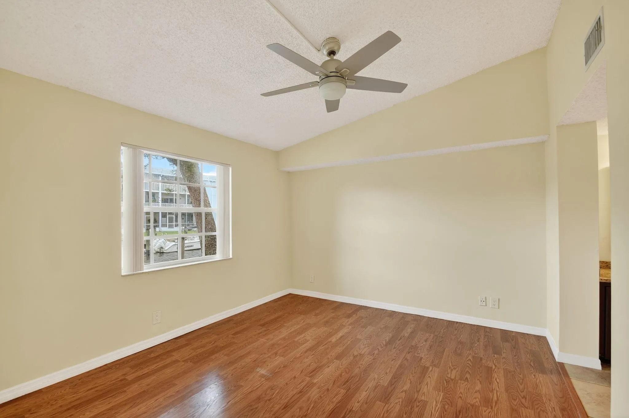 1115 Lake Shore Dr, #102