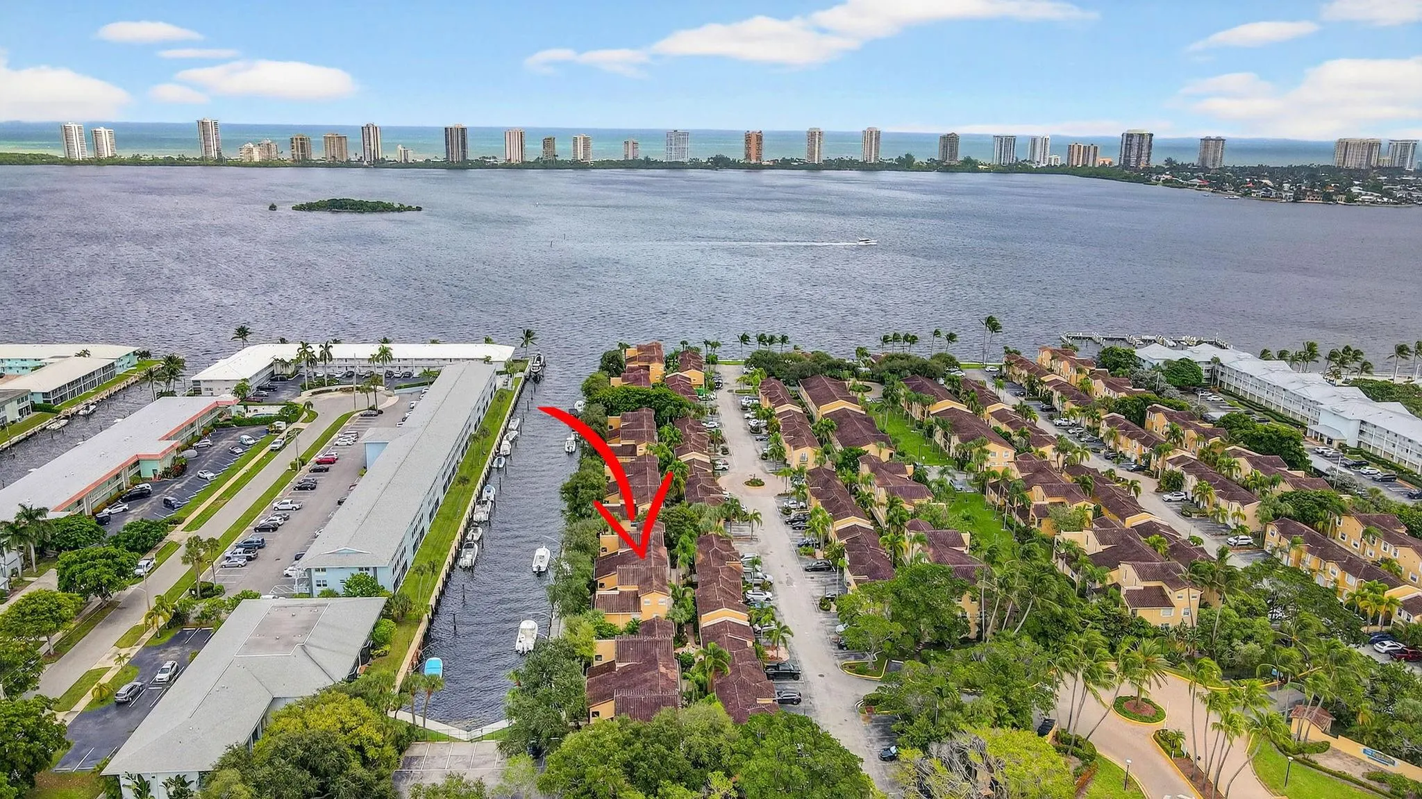 1115 Lake Shore Dr, #102