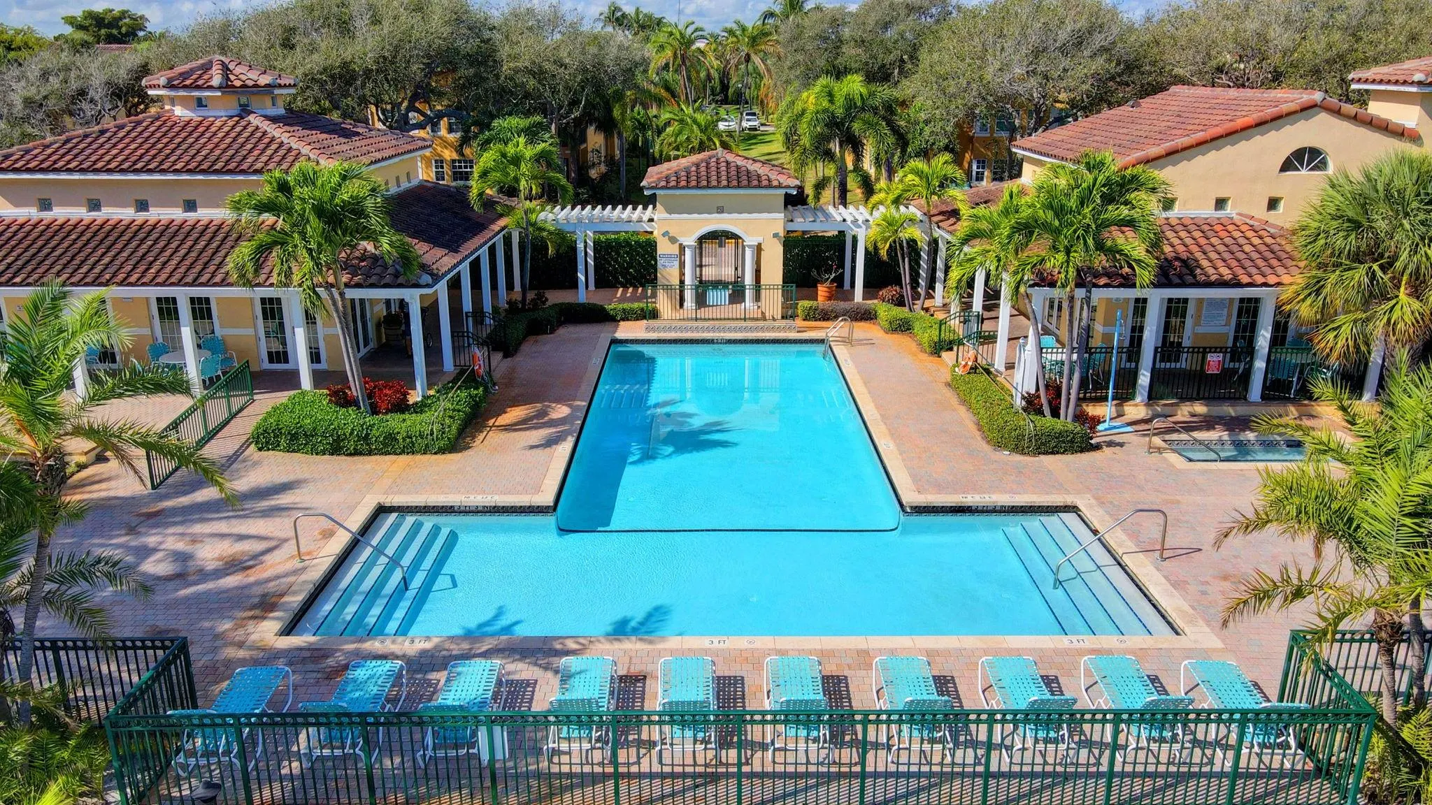 1115 Lake Shore Dr, #102
