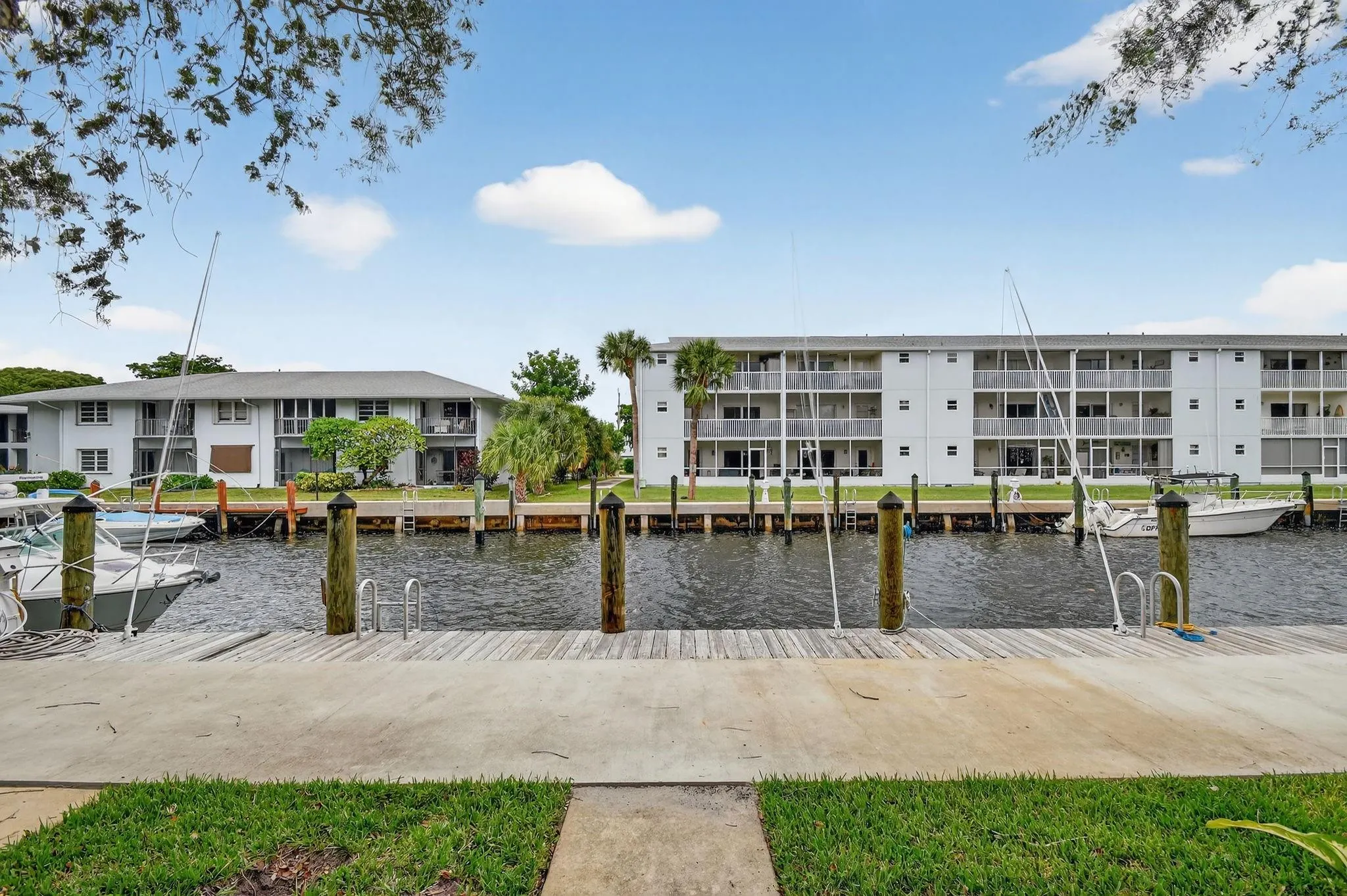 1115 Lake Shore Dr, #102