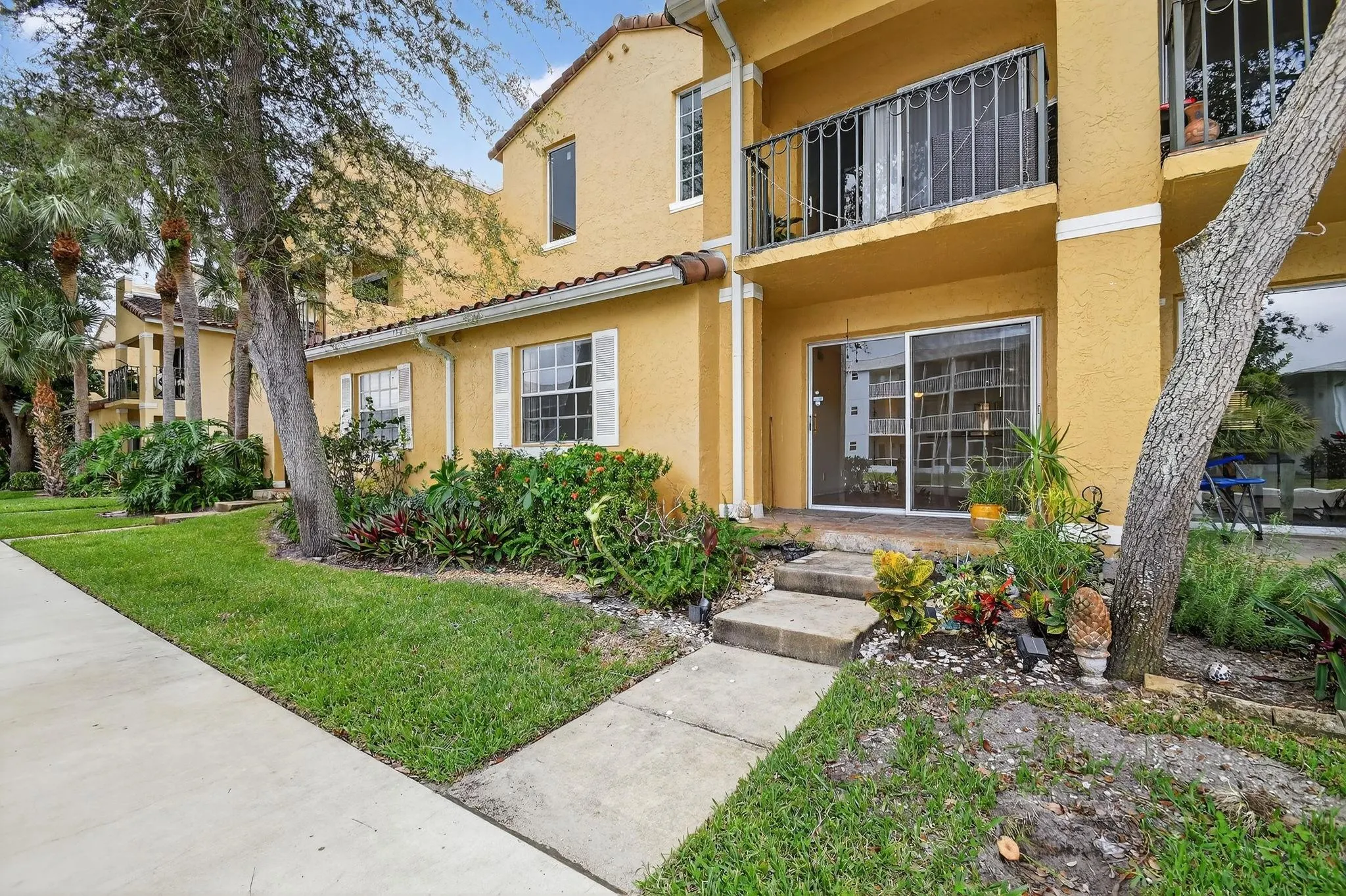 1115 Lake Shore Dr, #102