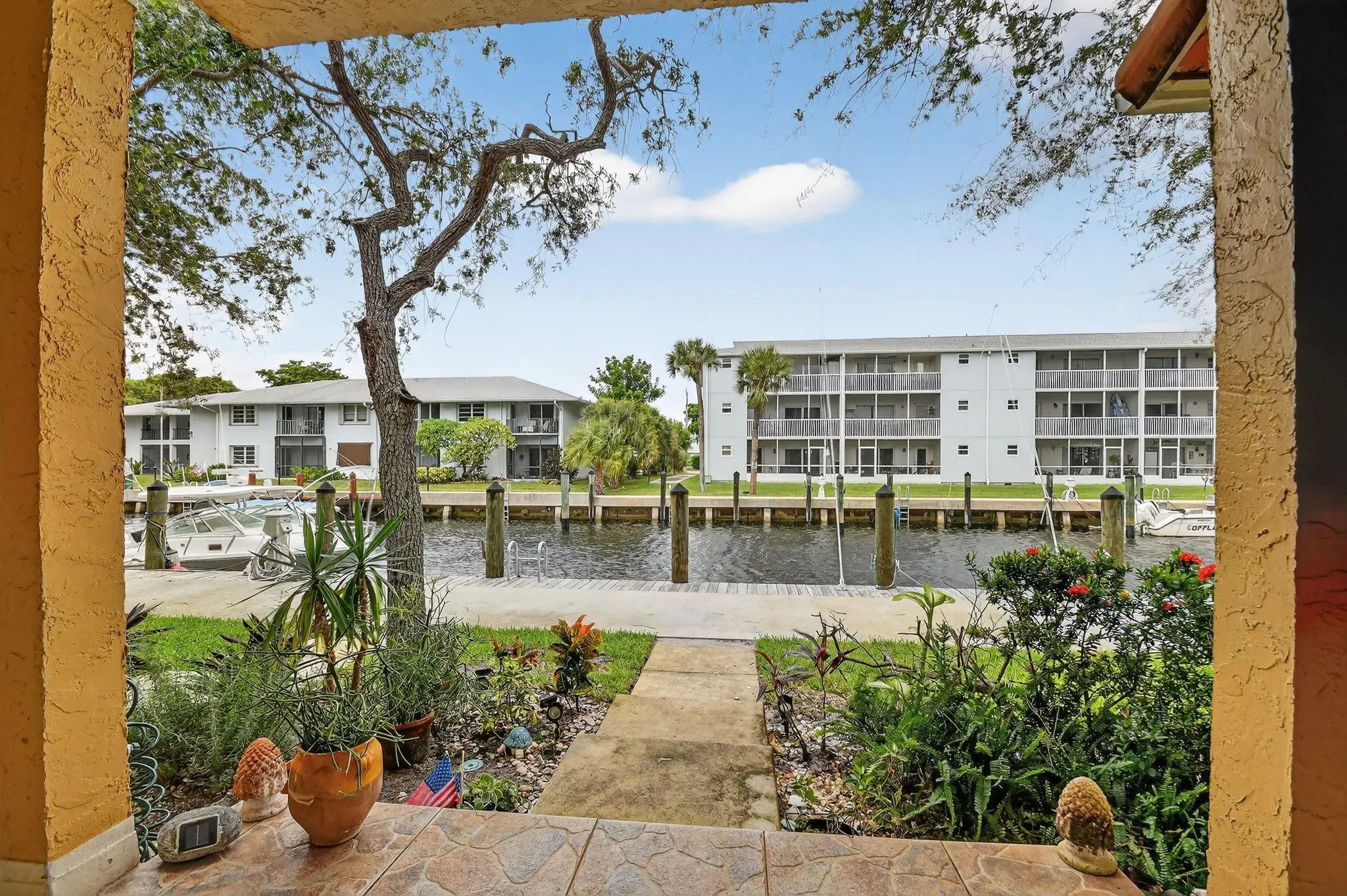 1115 Lake Shore Dr, #102