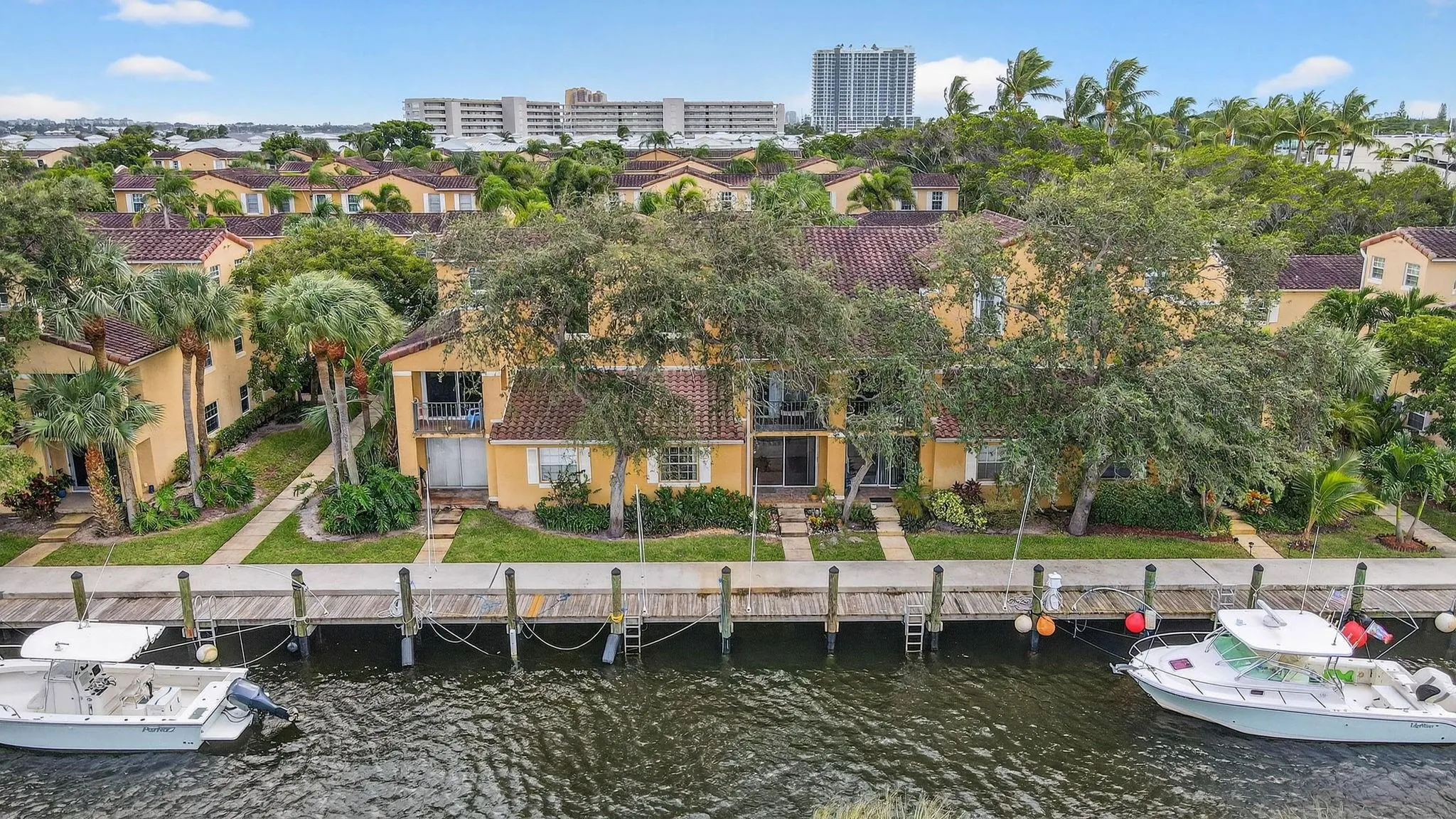 1115 Lake Shore Dr, #102