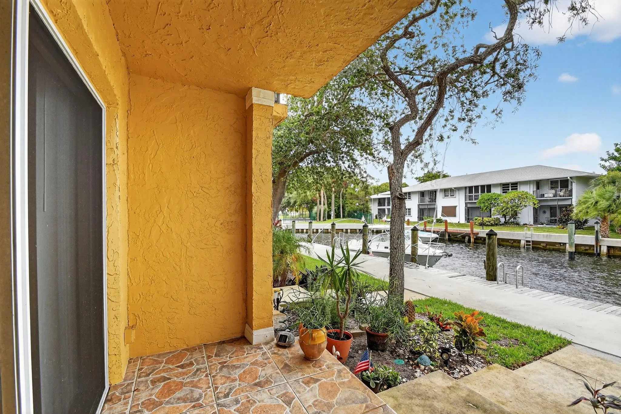 1115 Lake Shore Dr, #102
