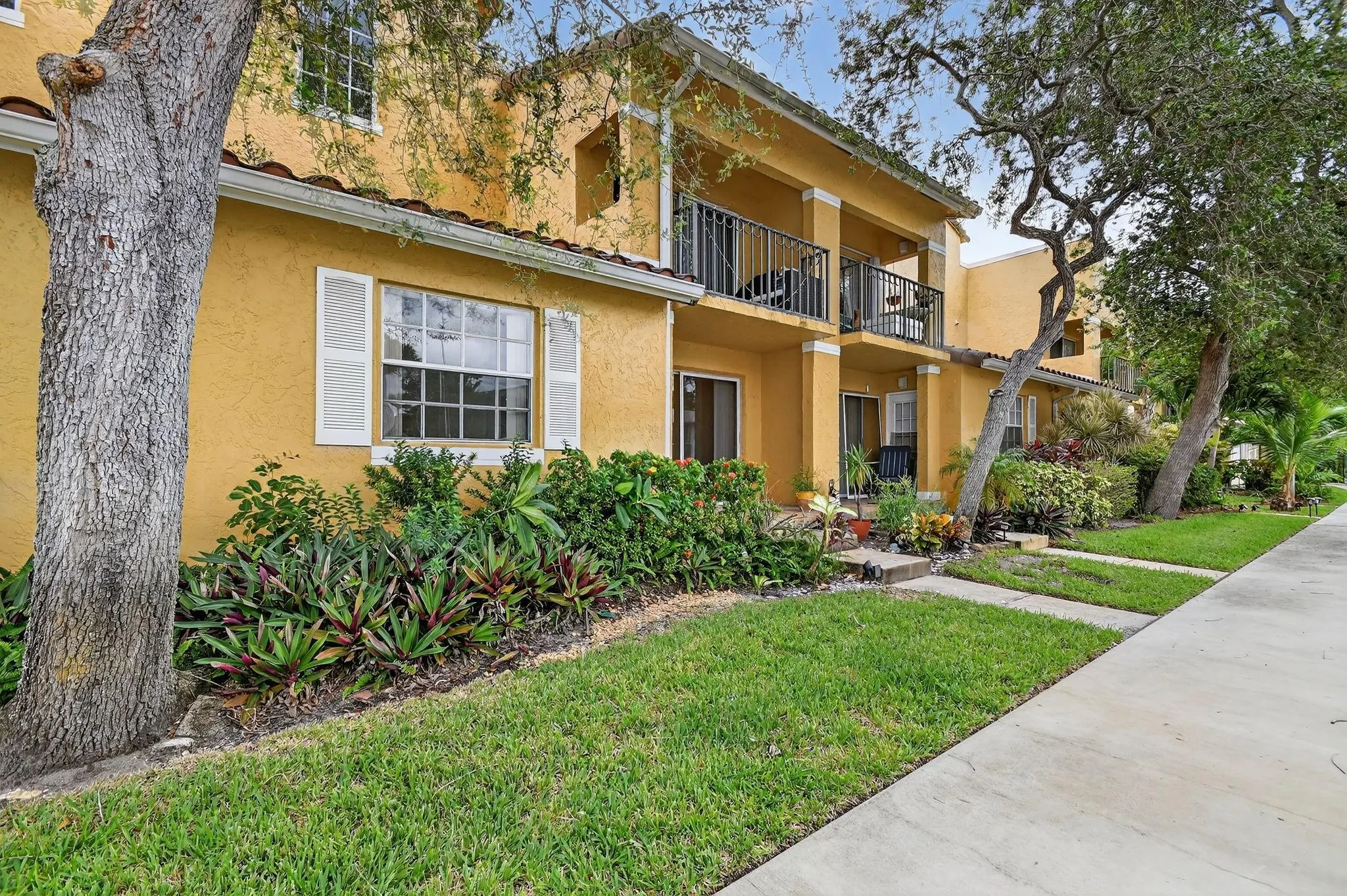 1115 Lake Shore Dr, #102