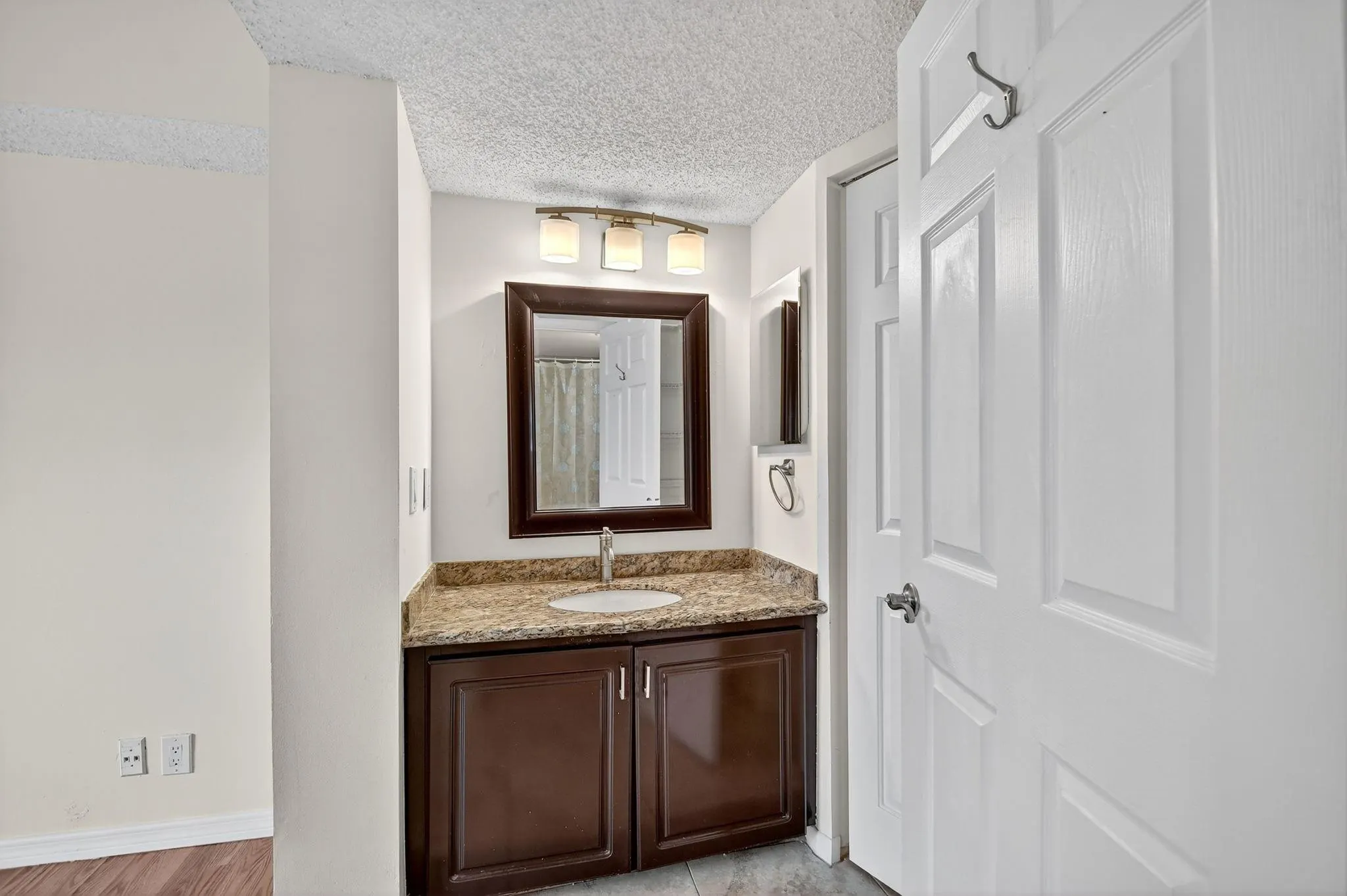 1115 Lake Shore Dr, #102