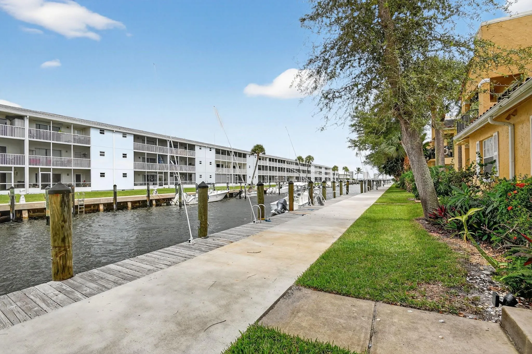 1115 Lake Shore Dr, #102