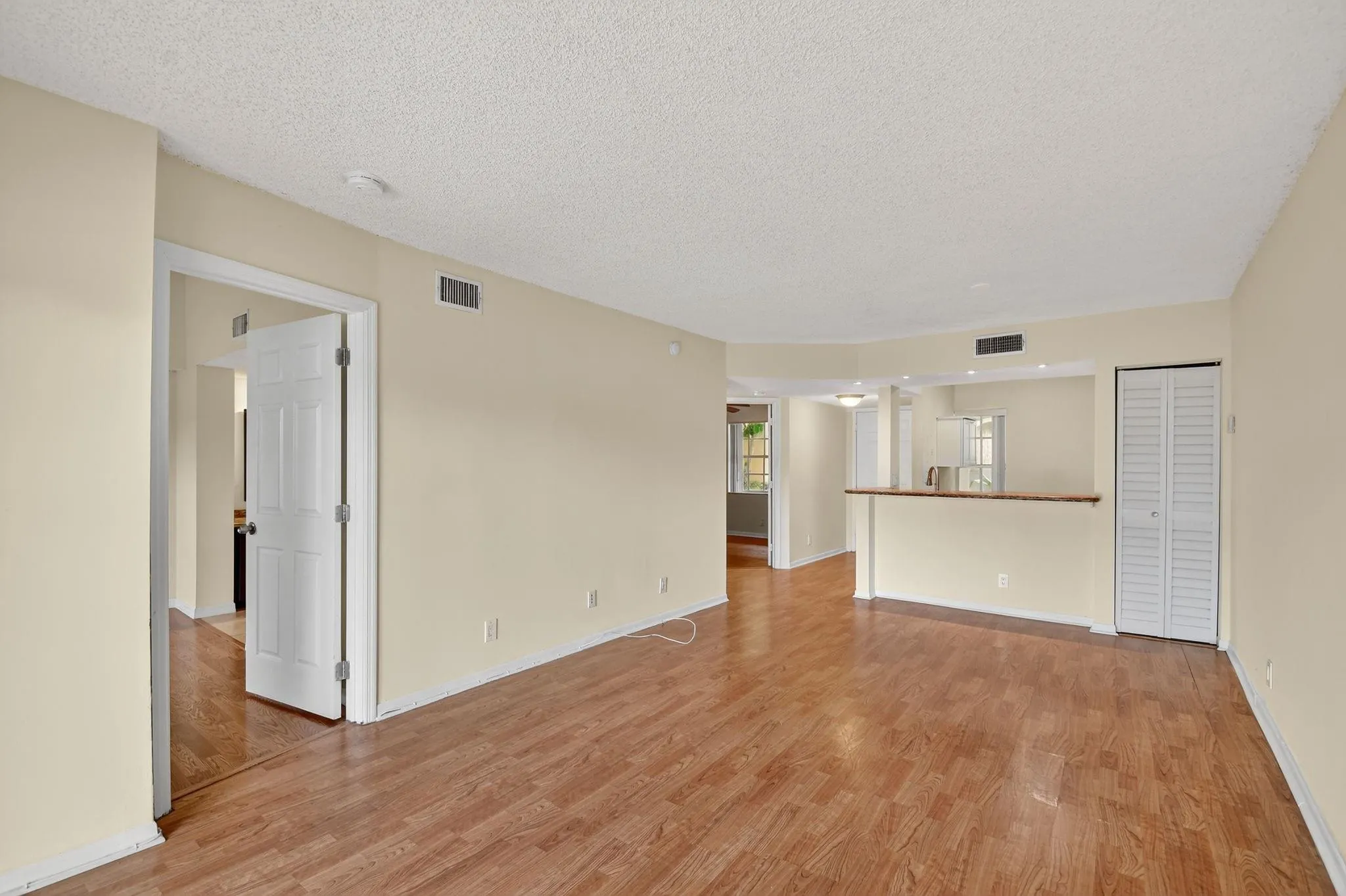 1115 Lake Shore Dr, #102