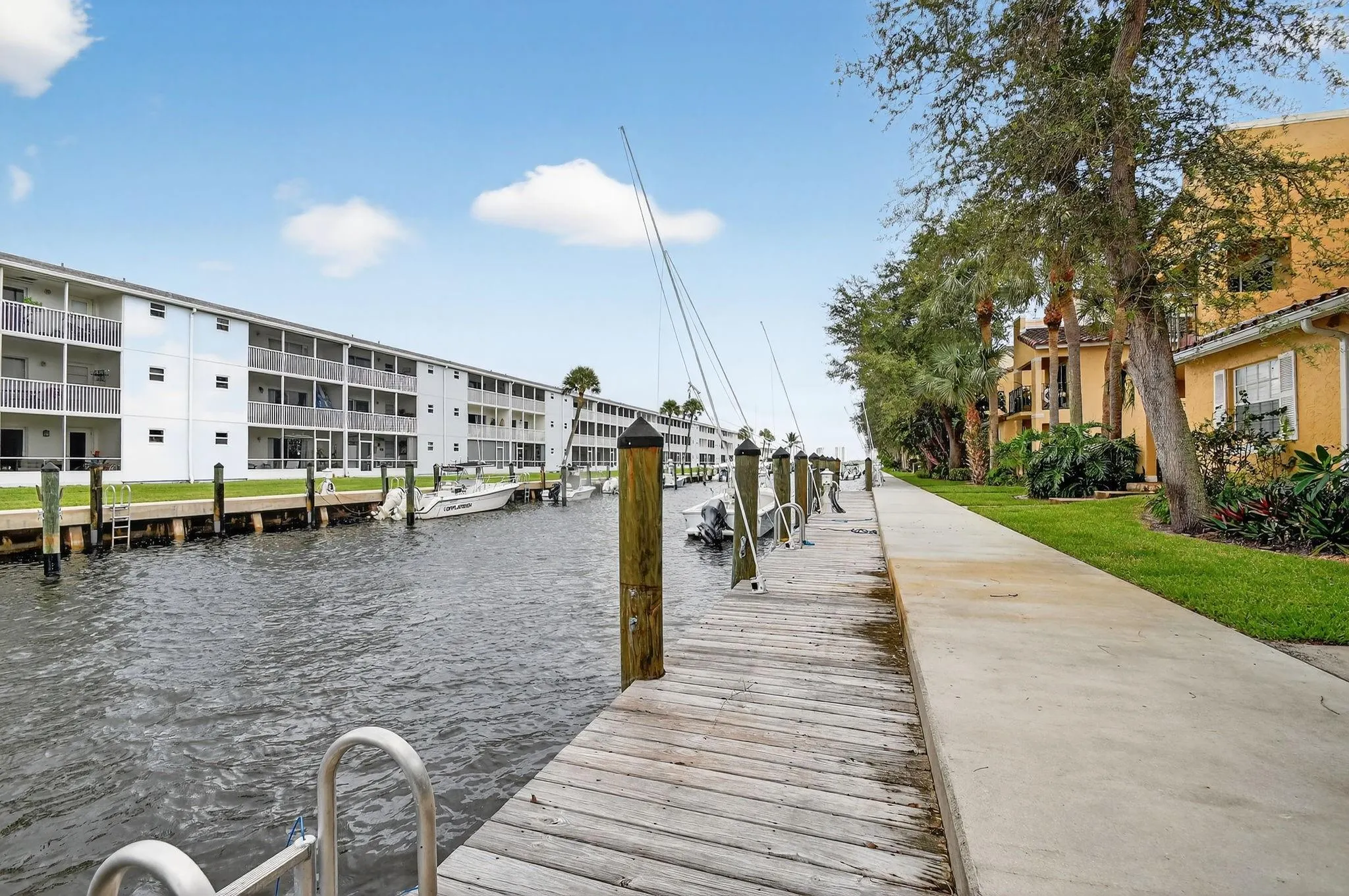 1115 Lake Shore Dr, #102