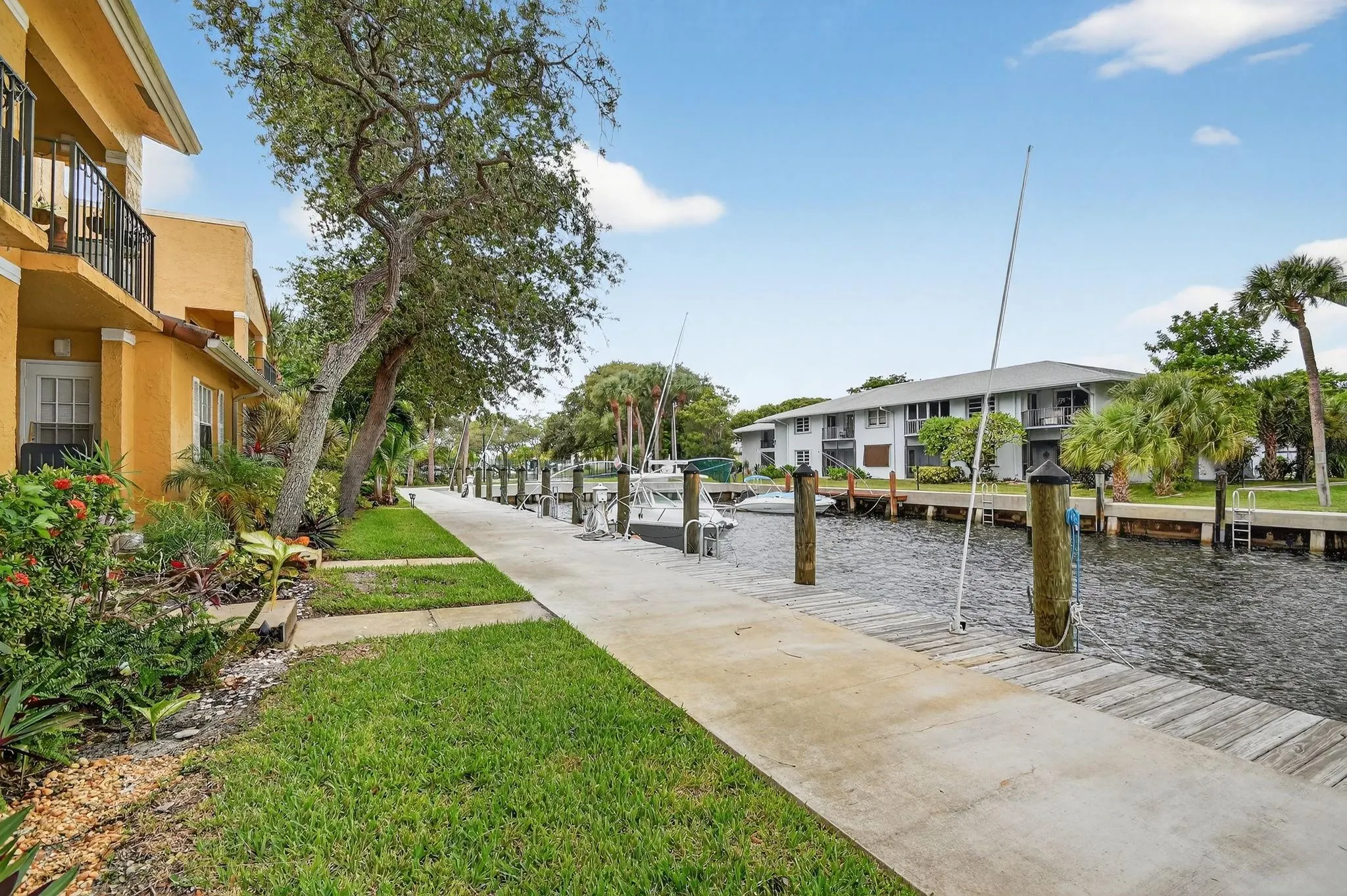 1115 Lake Shore Dr, #102