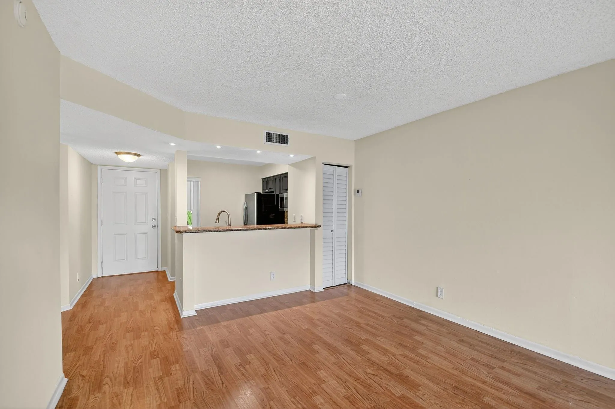 1115 Lake Shore Dr, #102