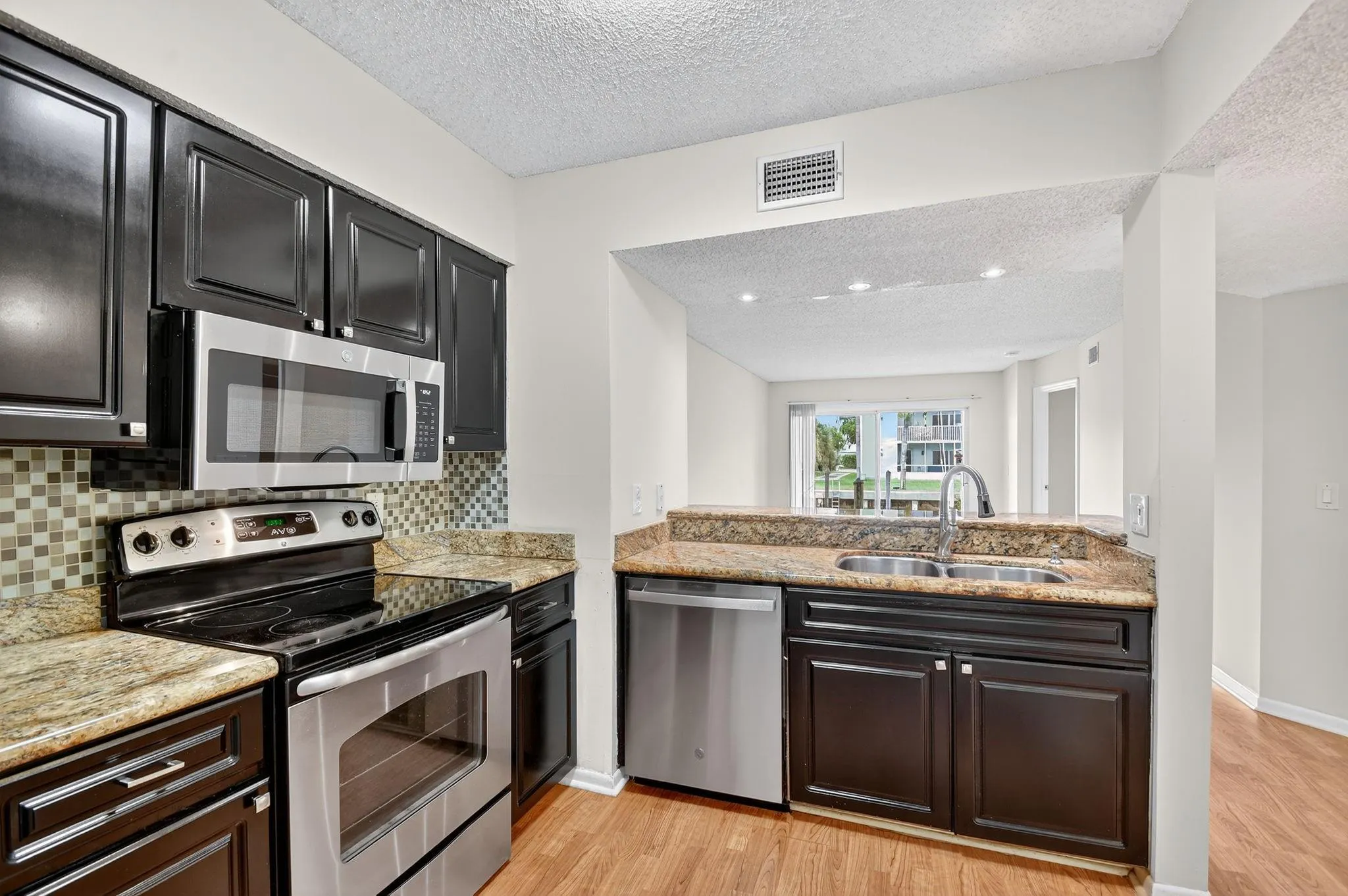 1115 Lake Shore Dr, #102