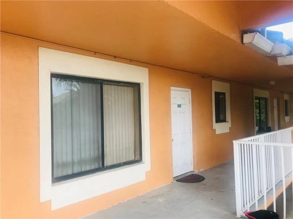 6900 SW 39th St, #305J