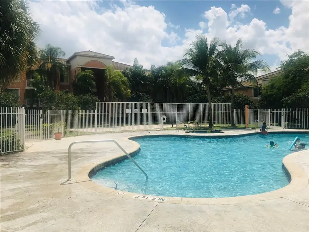 6900 SW 39th St, #305J