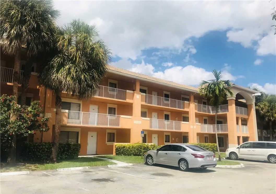 6900 SW 39th St, #305J