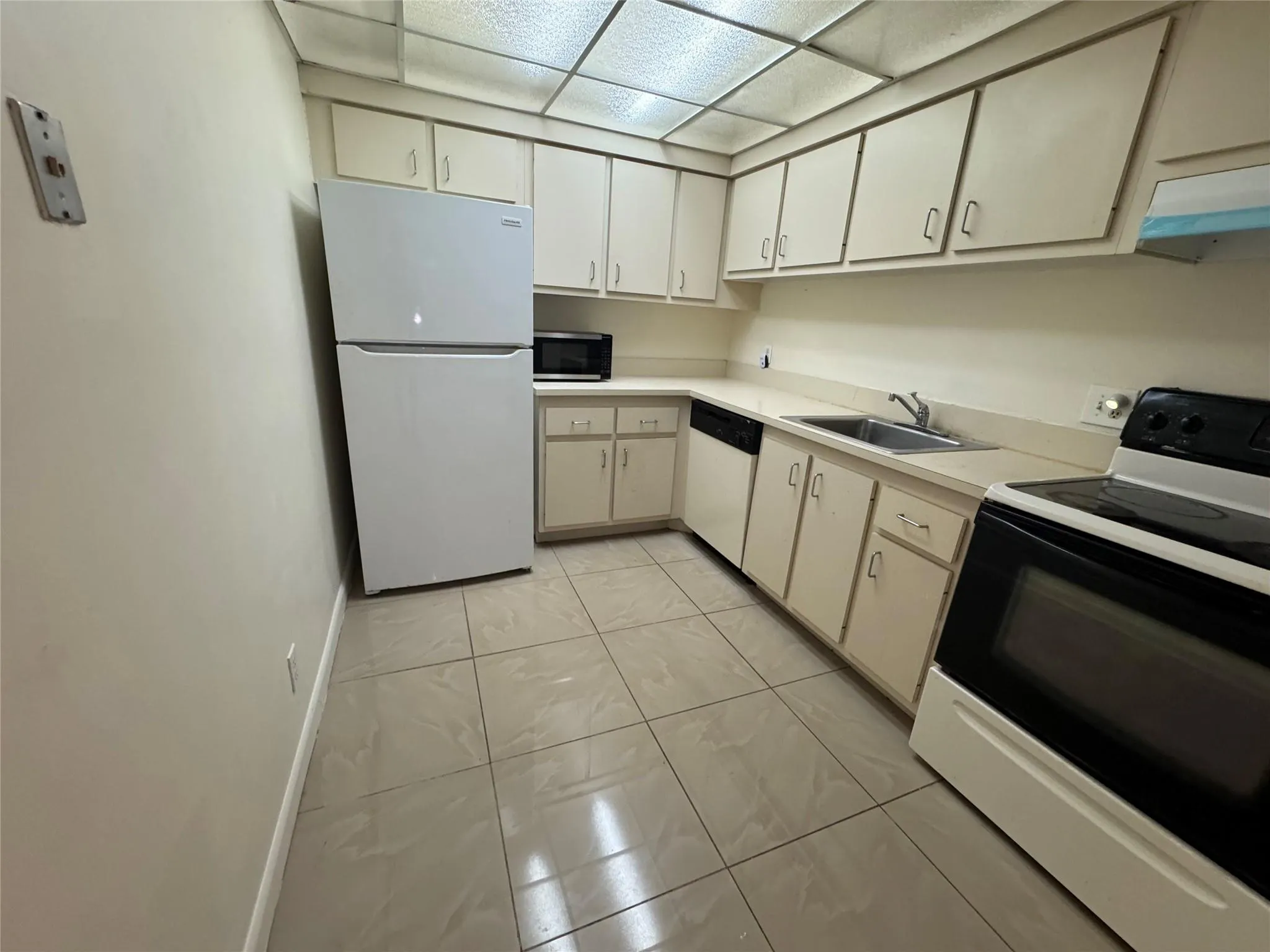 4222 Inverrary Blvd, #4702