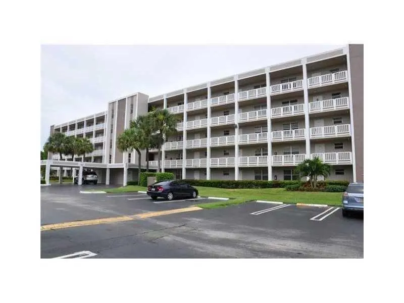 1075 Riverside Dr, #207