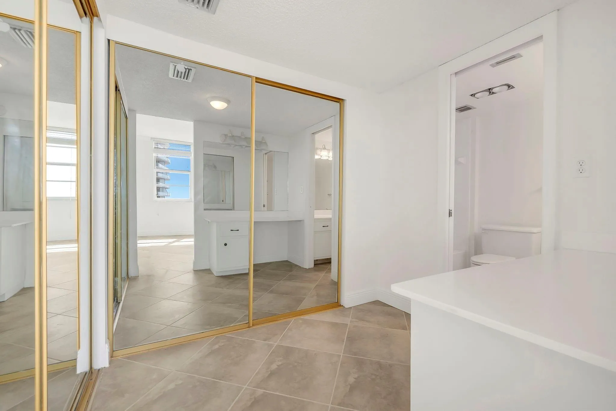 750 N Ocean Blvd, #1104