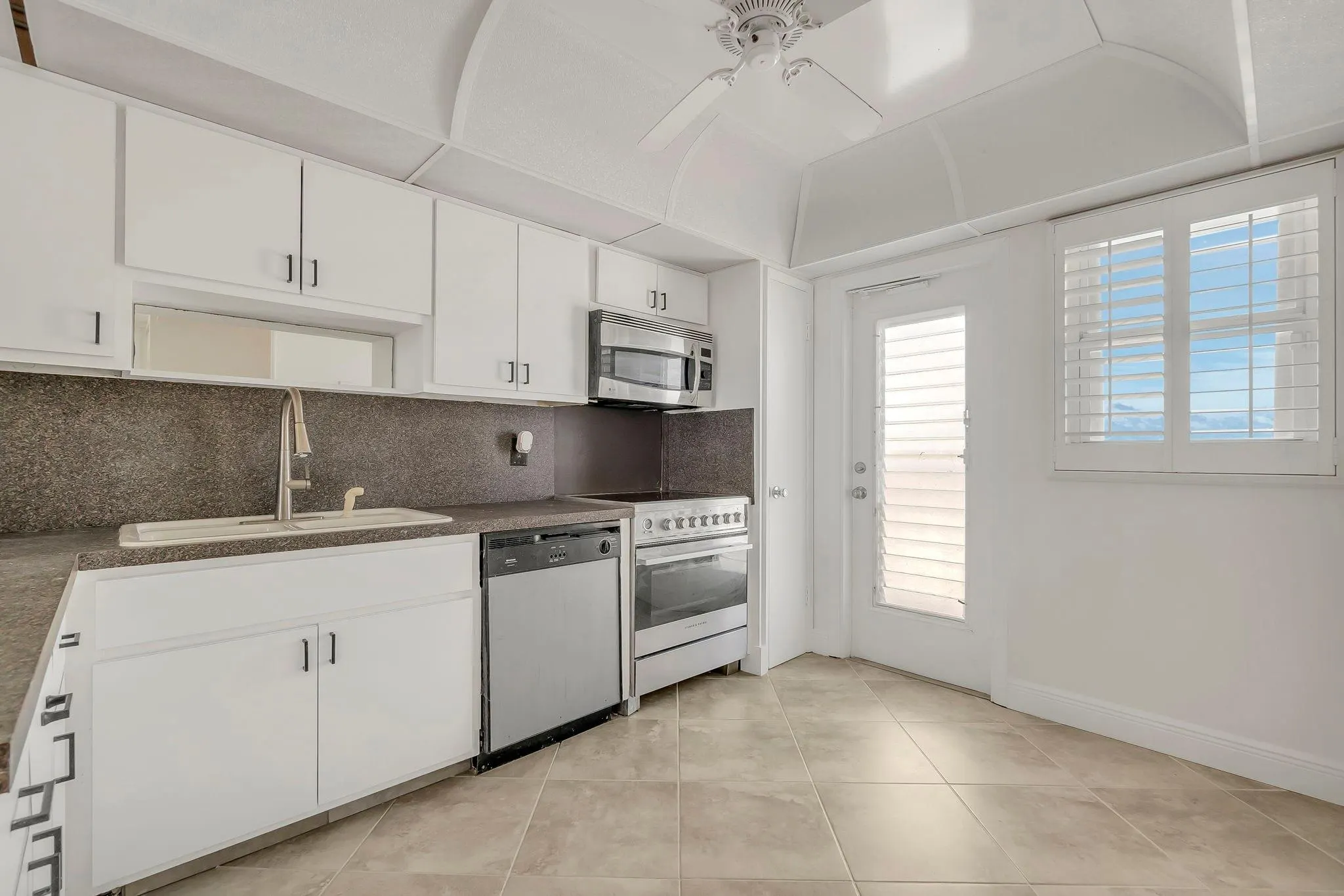 750 N Ocean Blvd, #1104