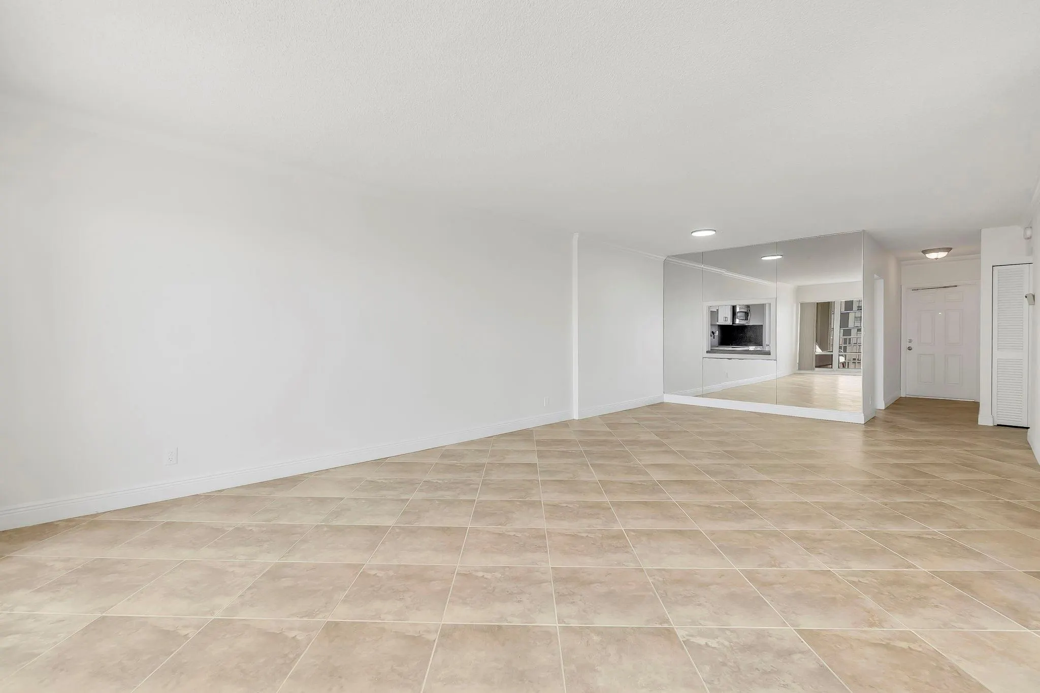 750 N Ocean Blvd, #1104