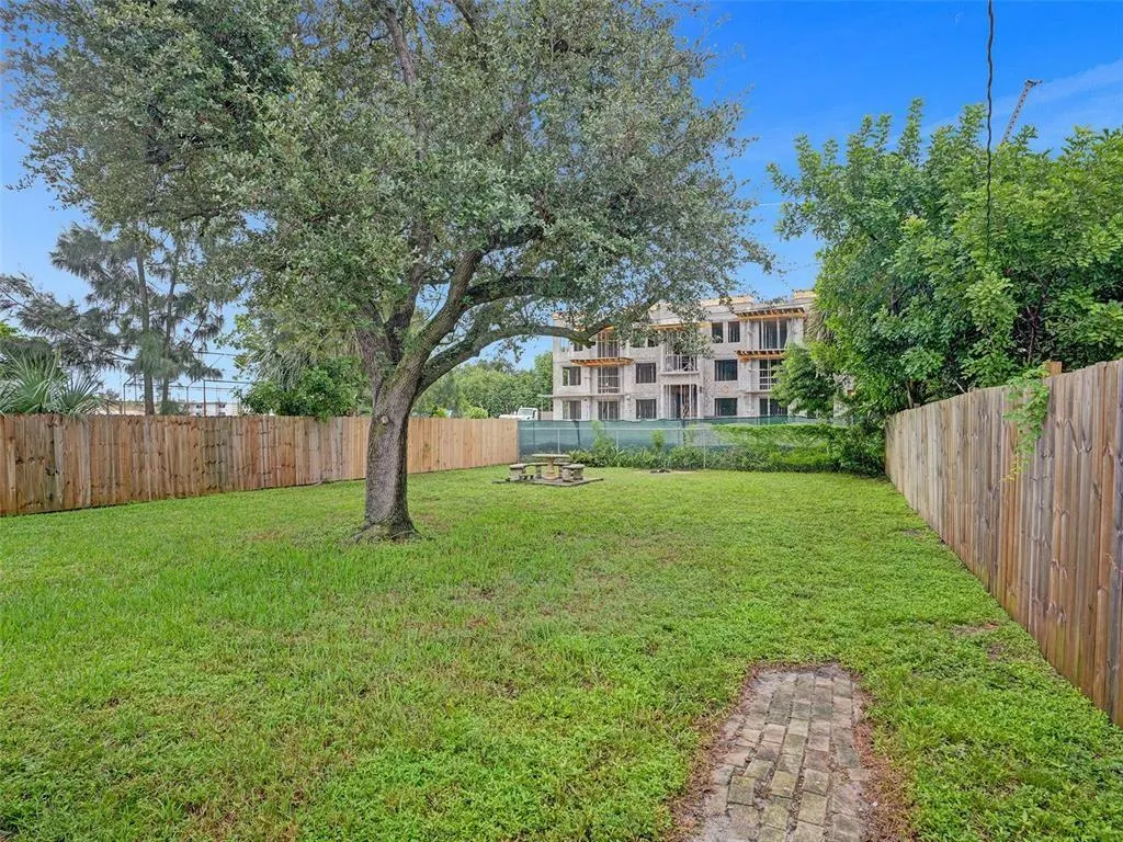 740 SW 10th St