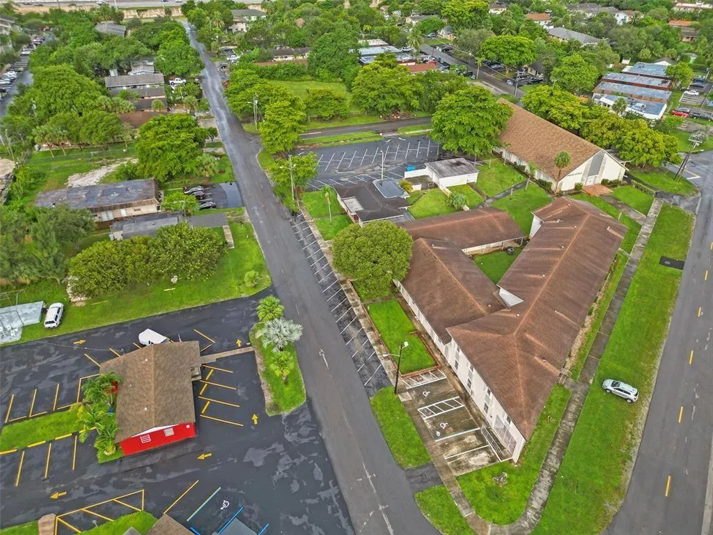 740 SW 10th St
