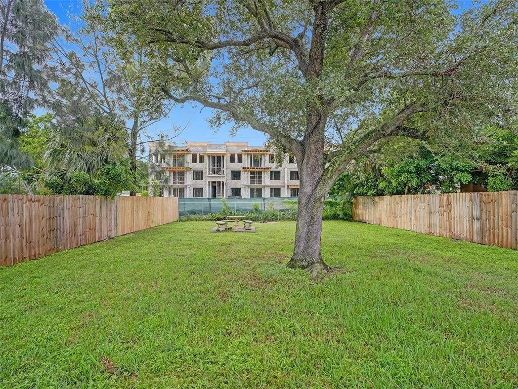 740 SW 10th St