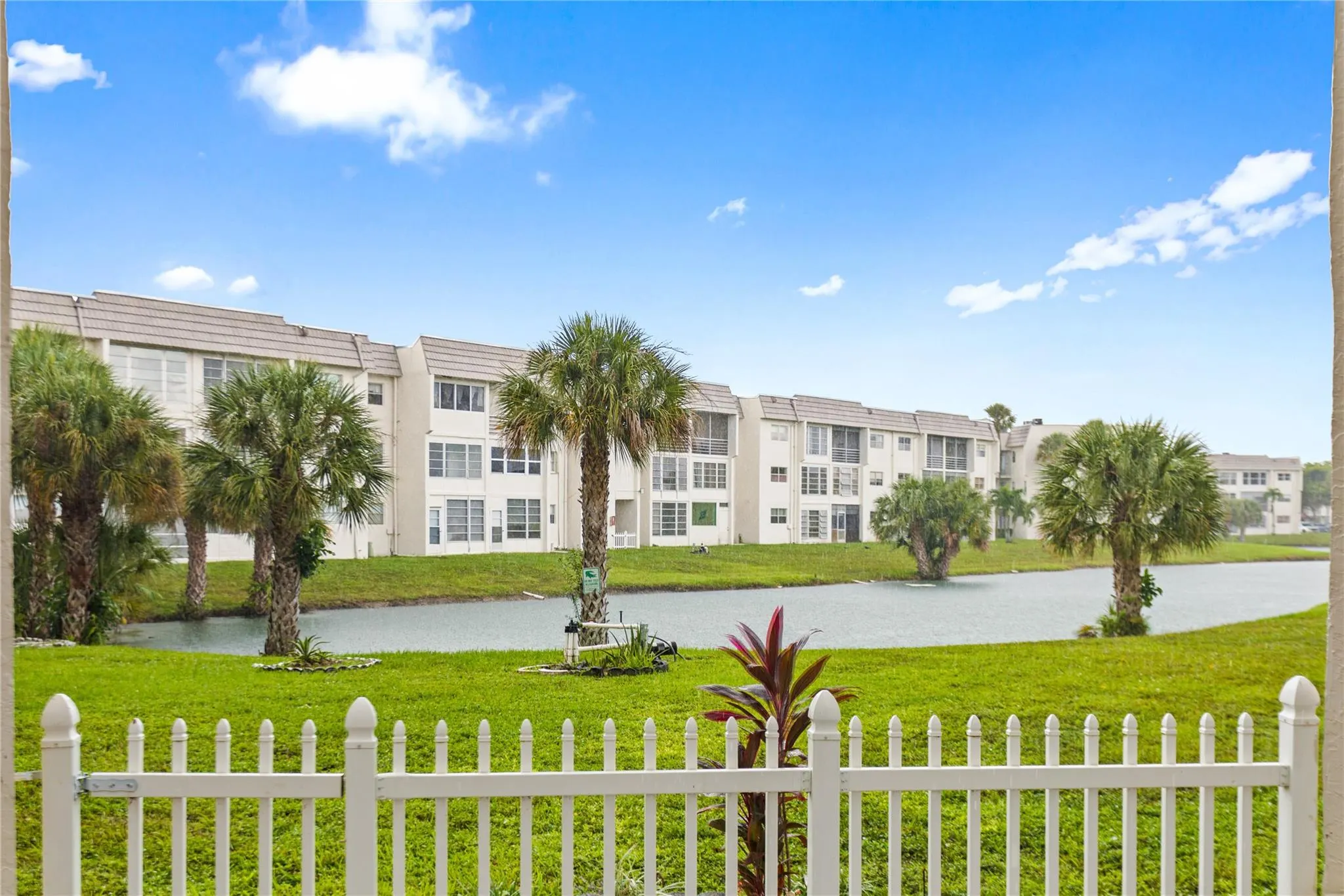 8280 Sunrise Lakes Blvd, #306