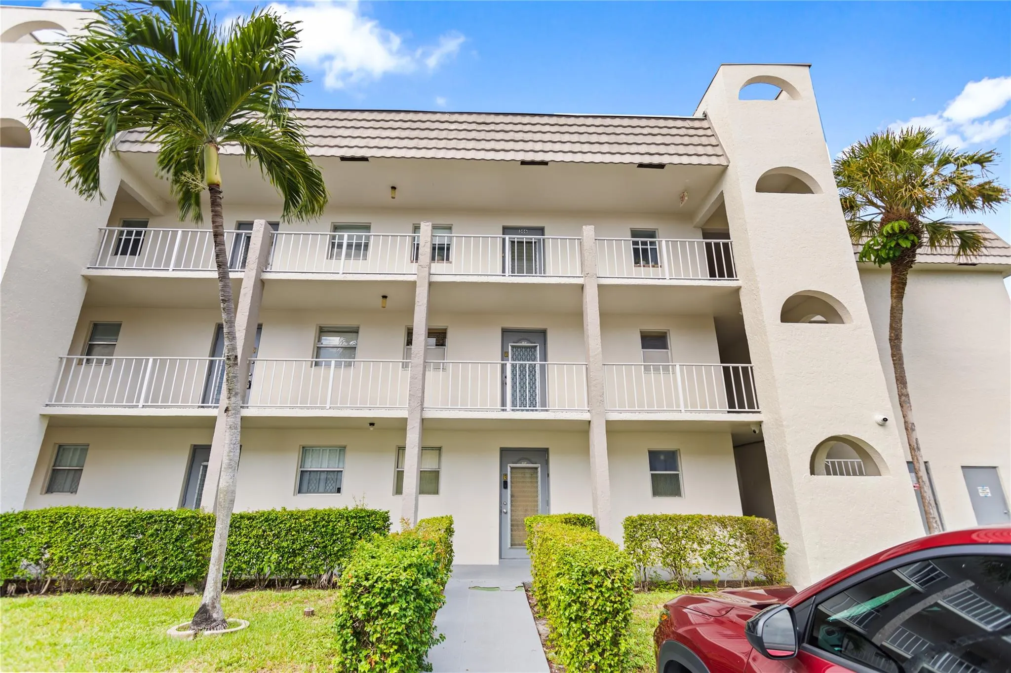 8280 Sunrise Lakes Blvd, #306