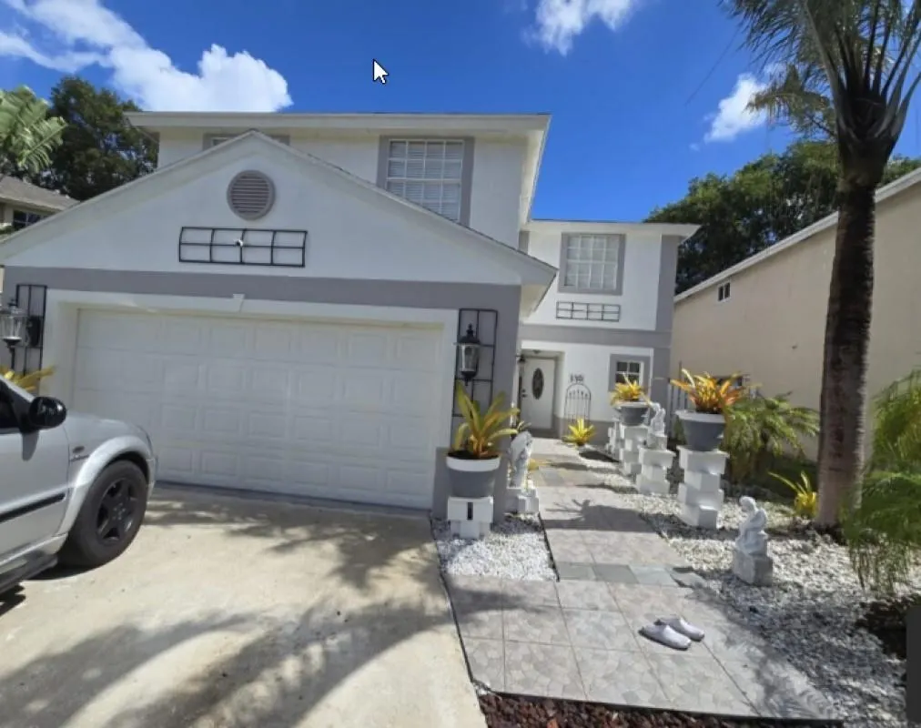 110 E Riverbend Dr