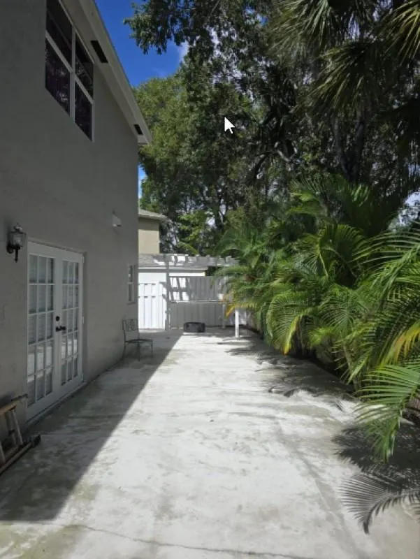 110 E Riverbend Dr
