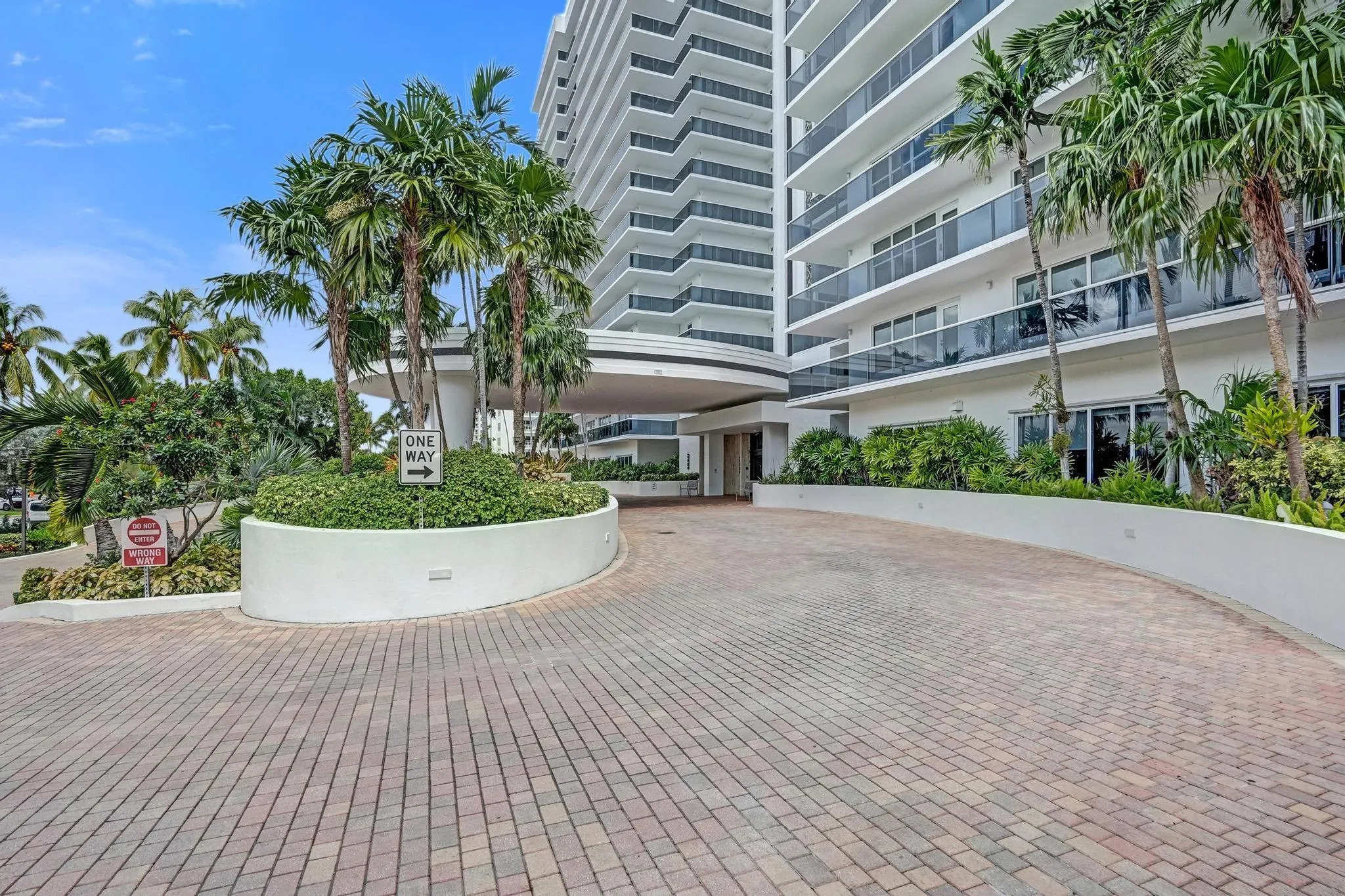 3500 Galt Ocean Dr, #807
