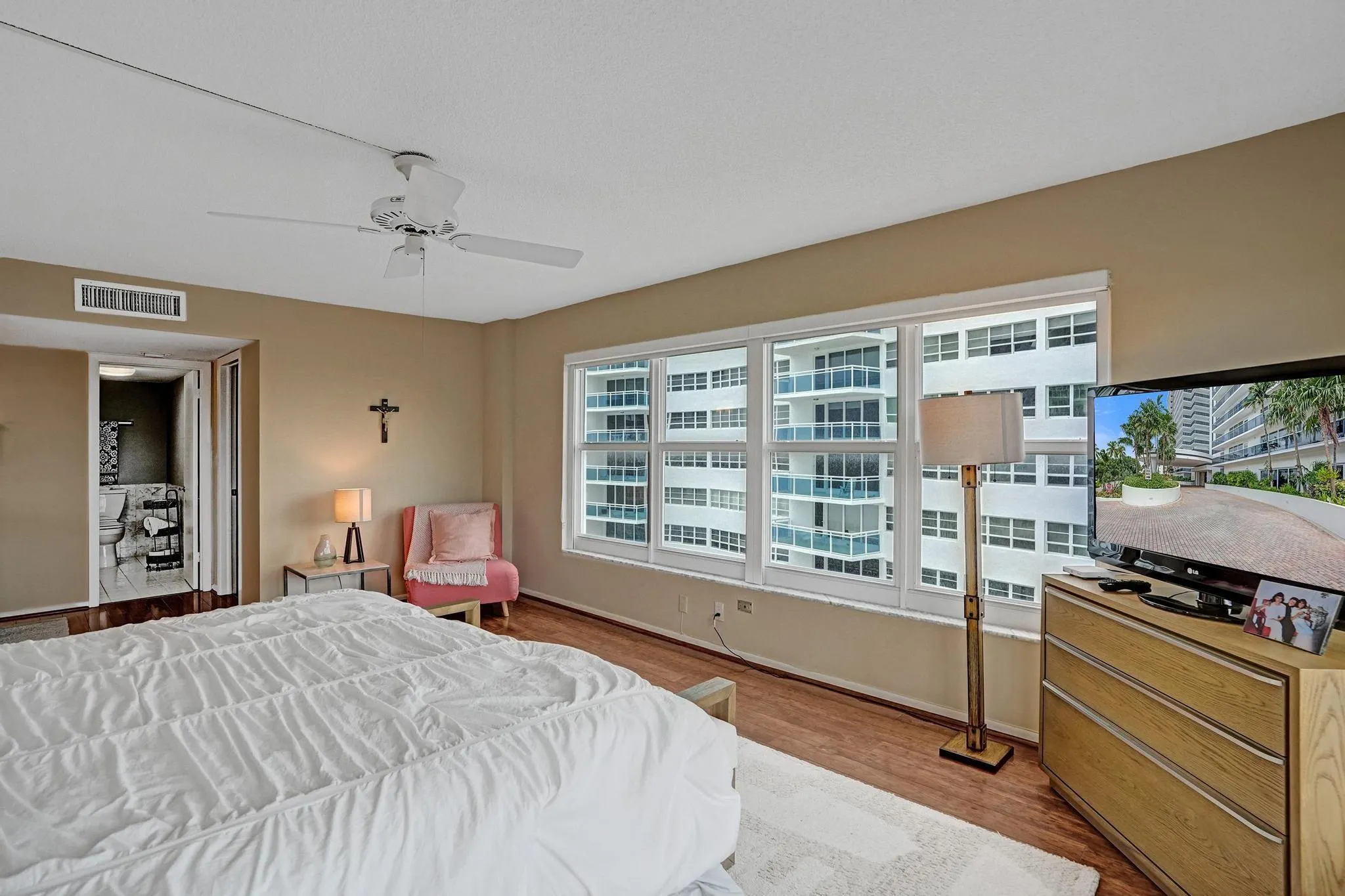 3500 Galt Ocean Dr, #807