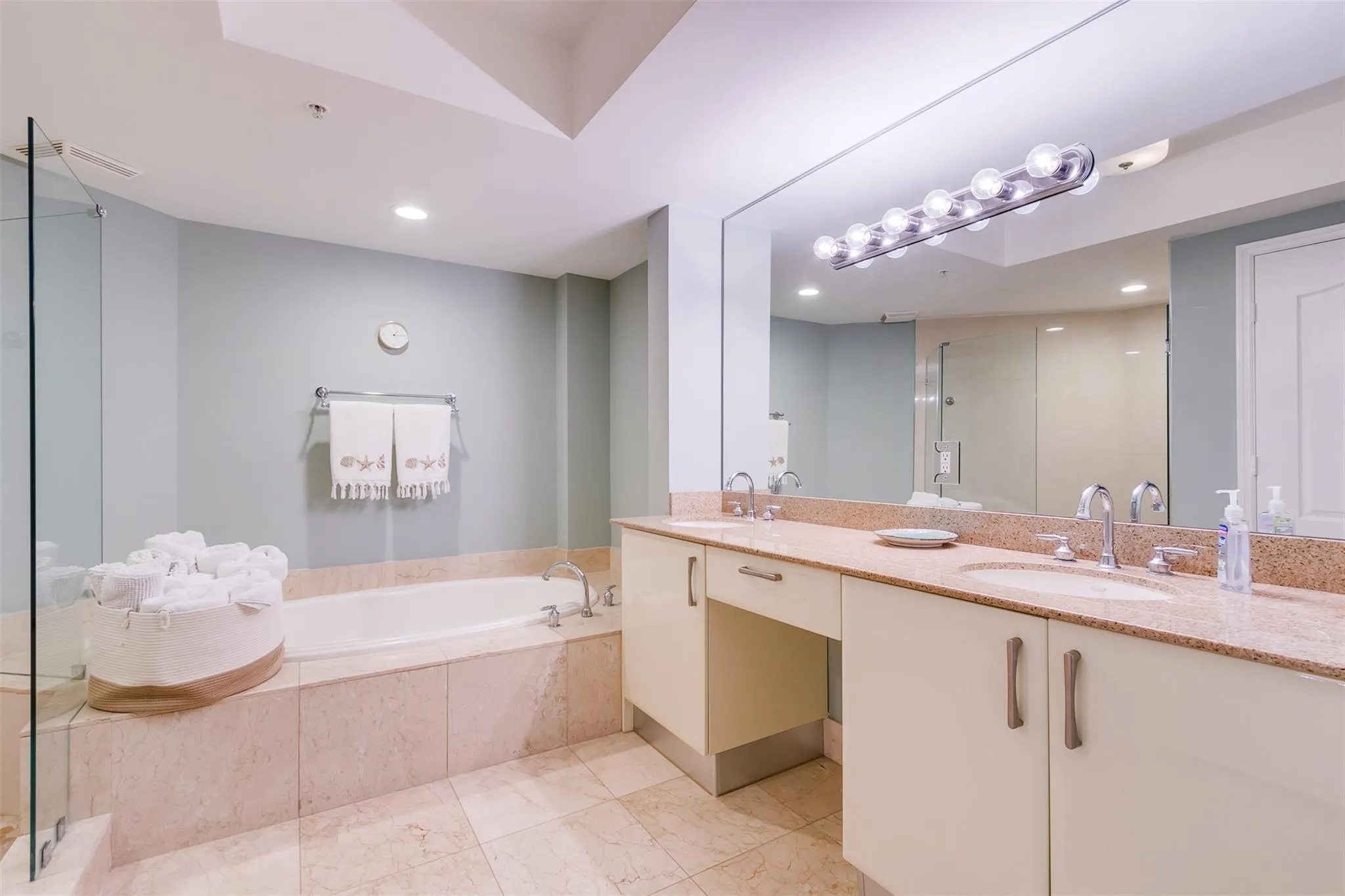 191 S Ocean Dr, #513