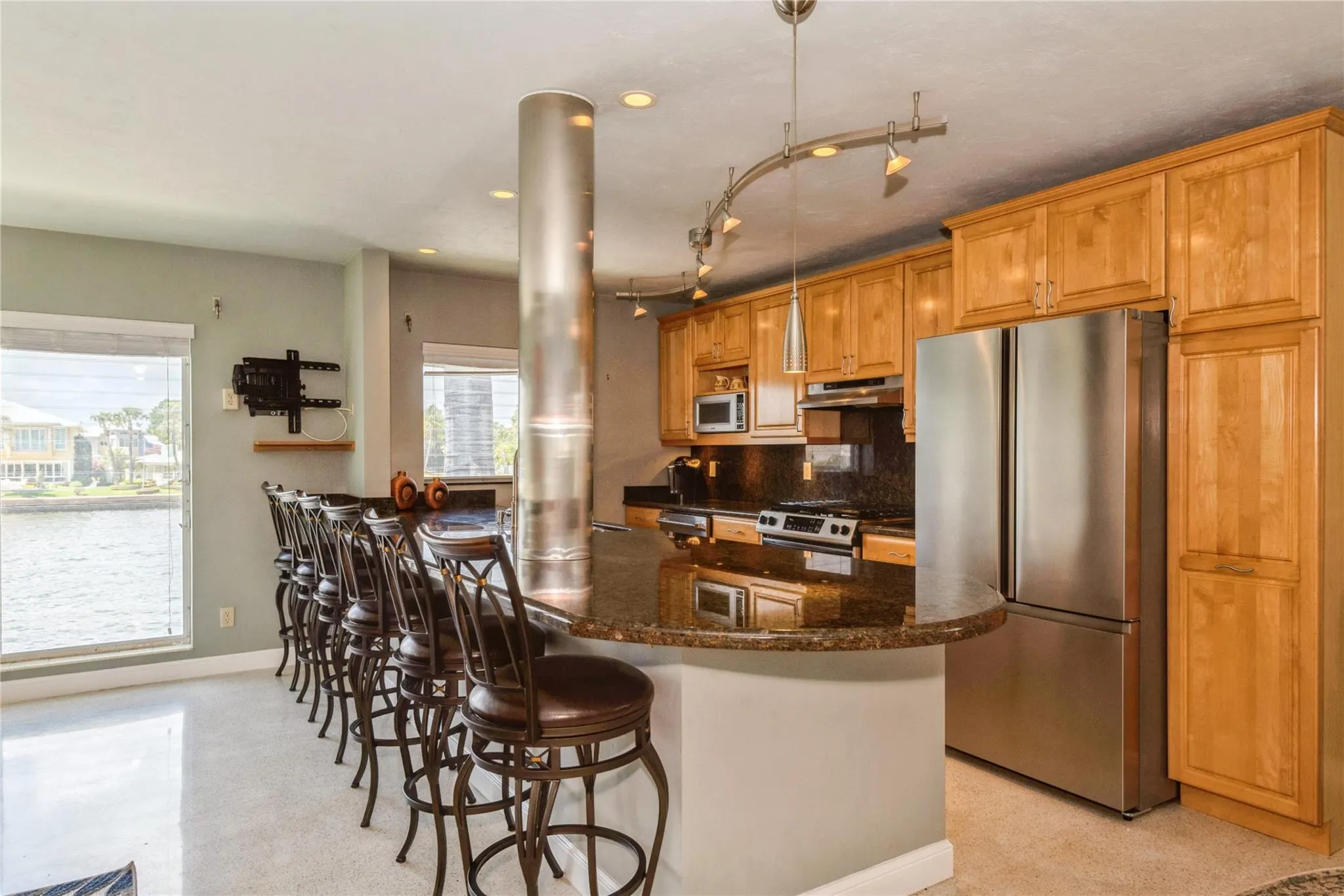 561 Bayshore Dr, #1