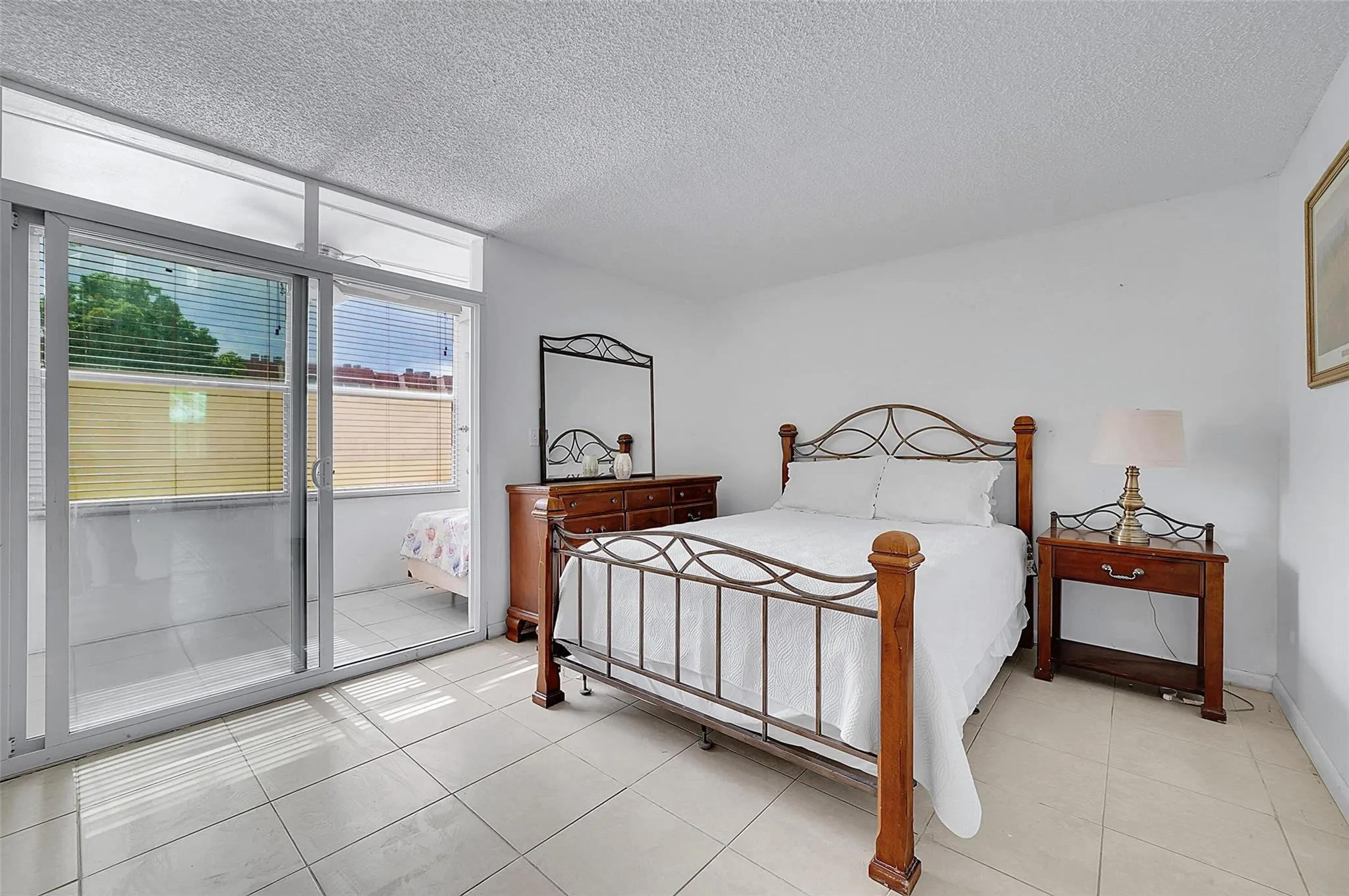 9061 Sunrise Lakes Blvd, #102