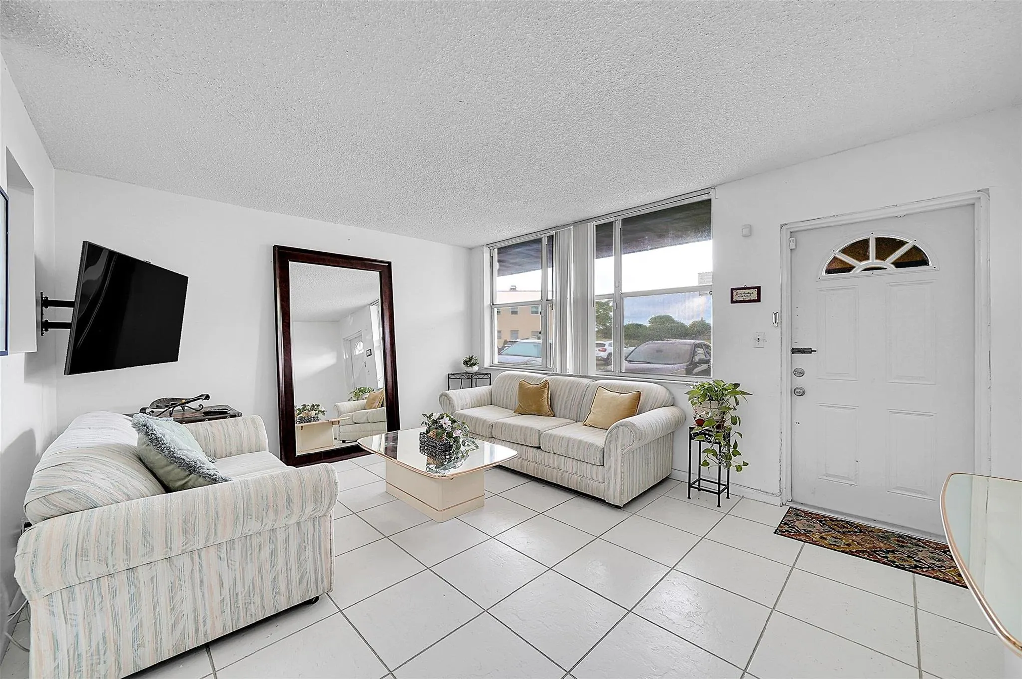 9061 Sunrise Lakes Blvd, #102