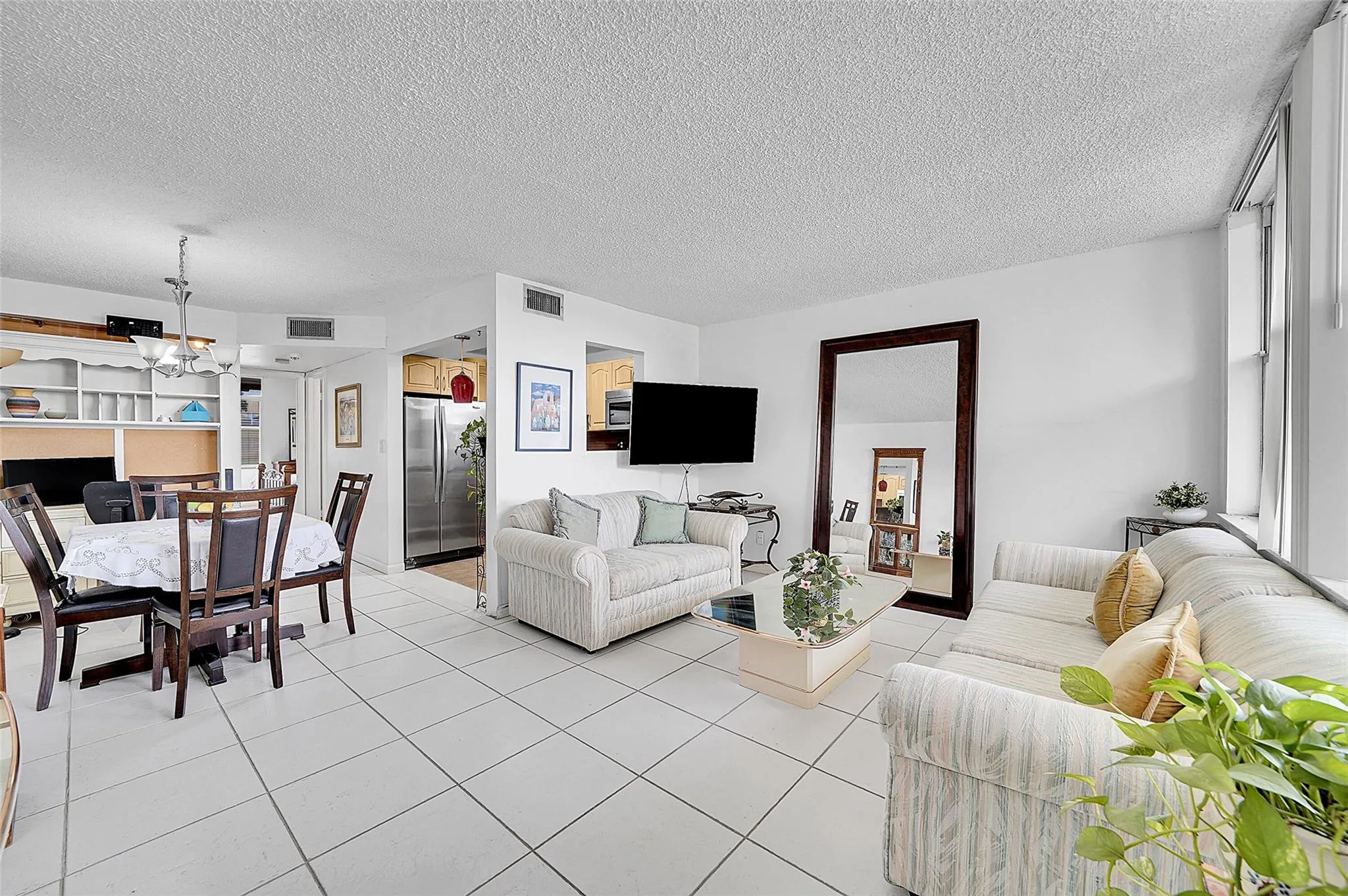 9061 Sunrise Lakes Blvd, #102
