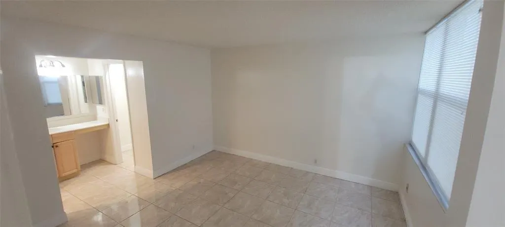 9421 SW Evergreen Pl, #102