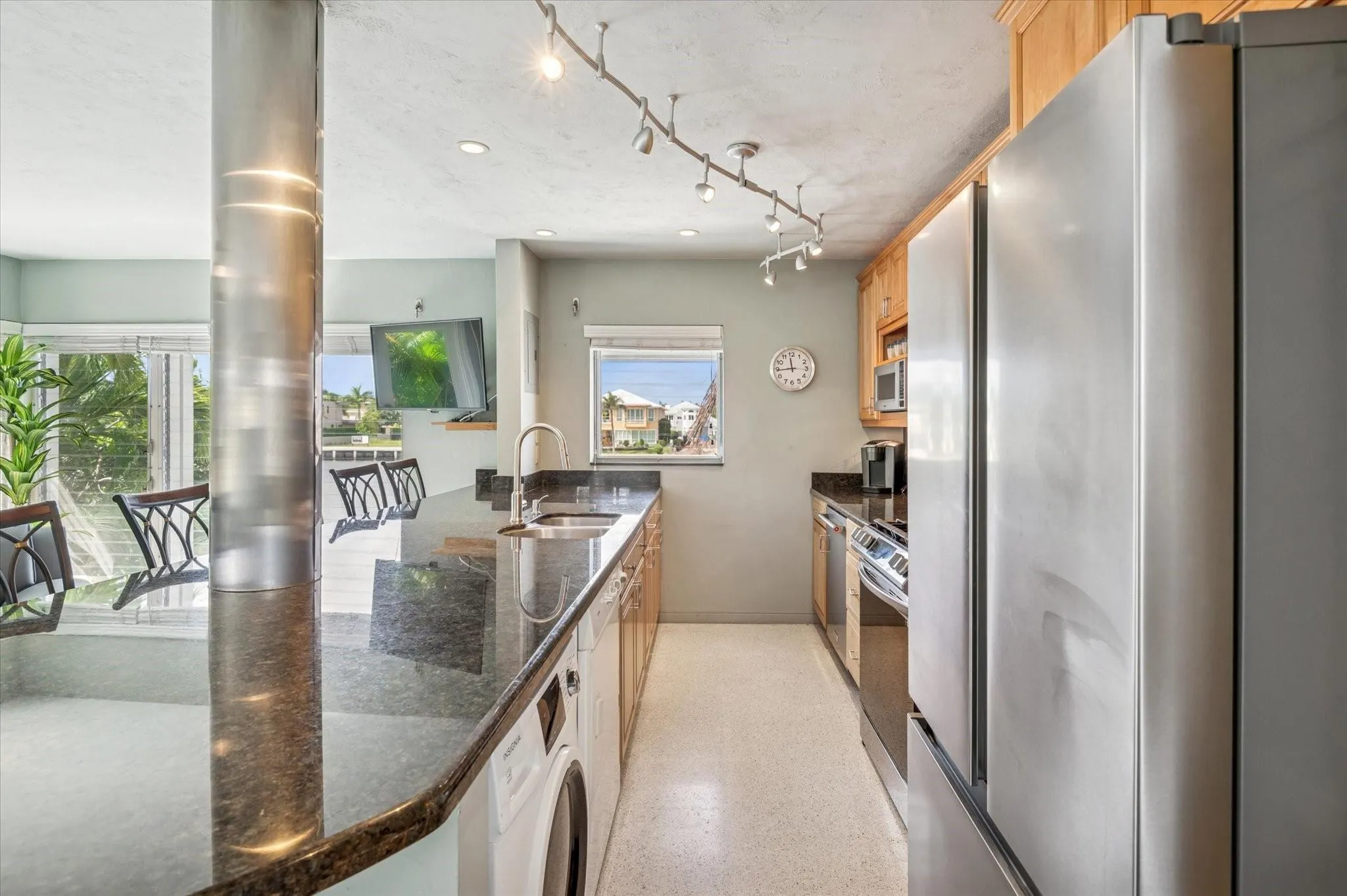 561 Bayshore Dr, #1