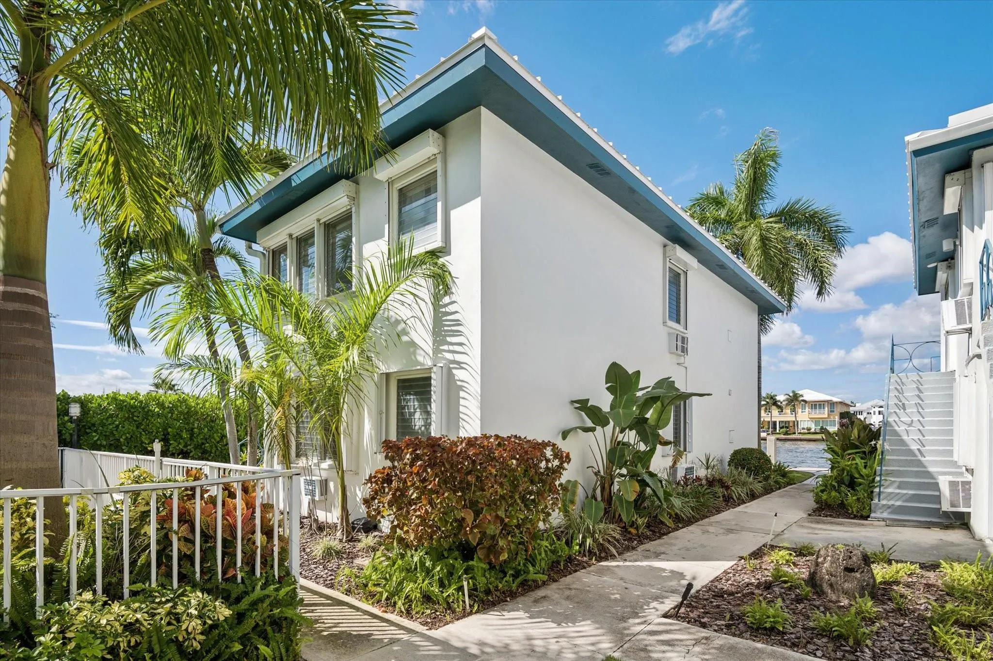 561 Bayshore Dr, #1