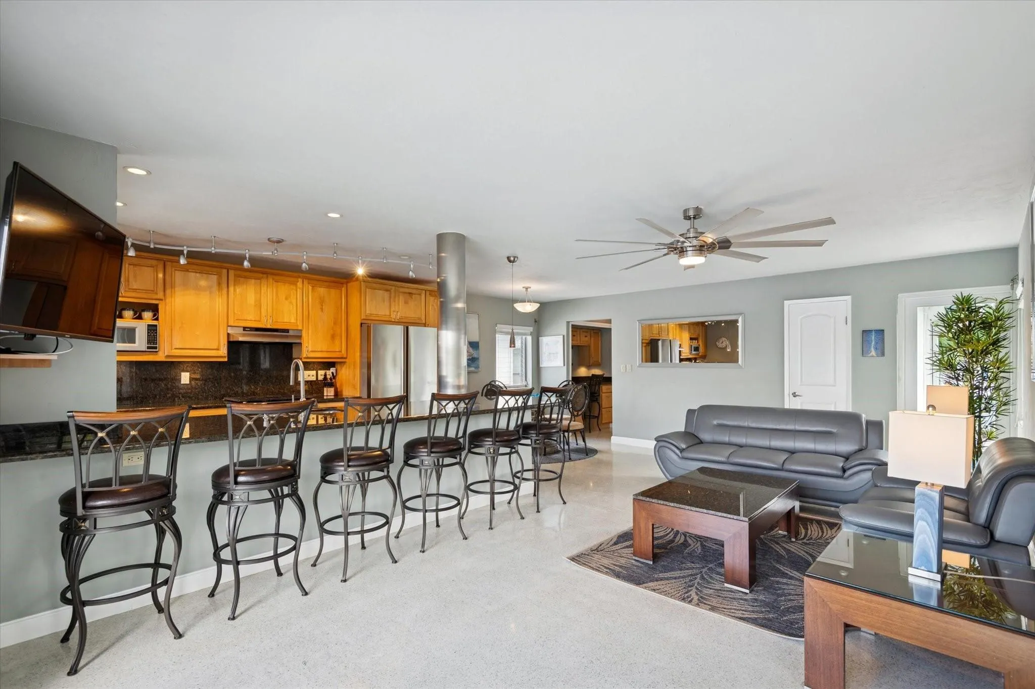 561 Bayshore Dr, #1