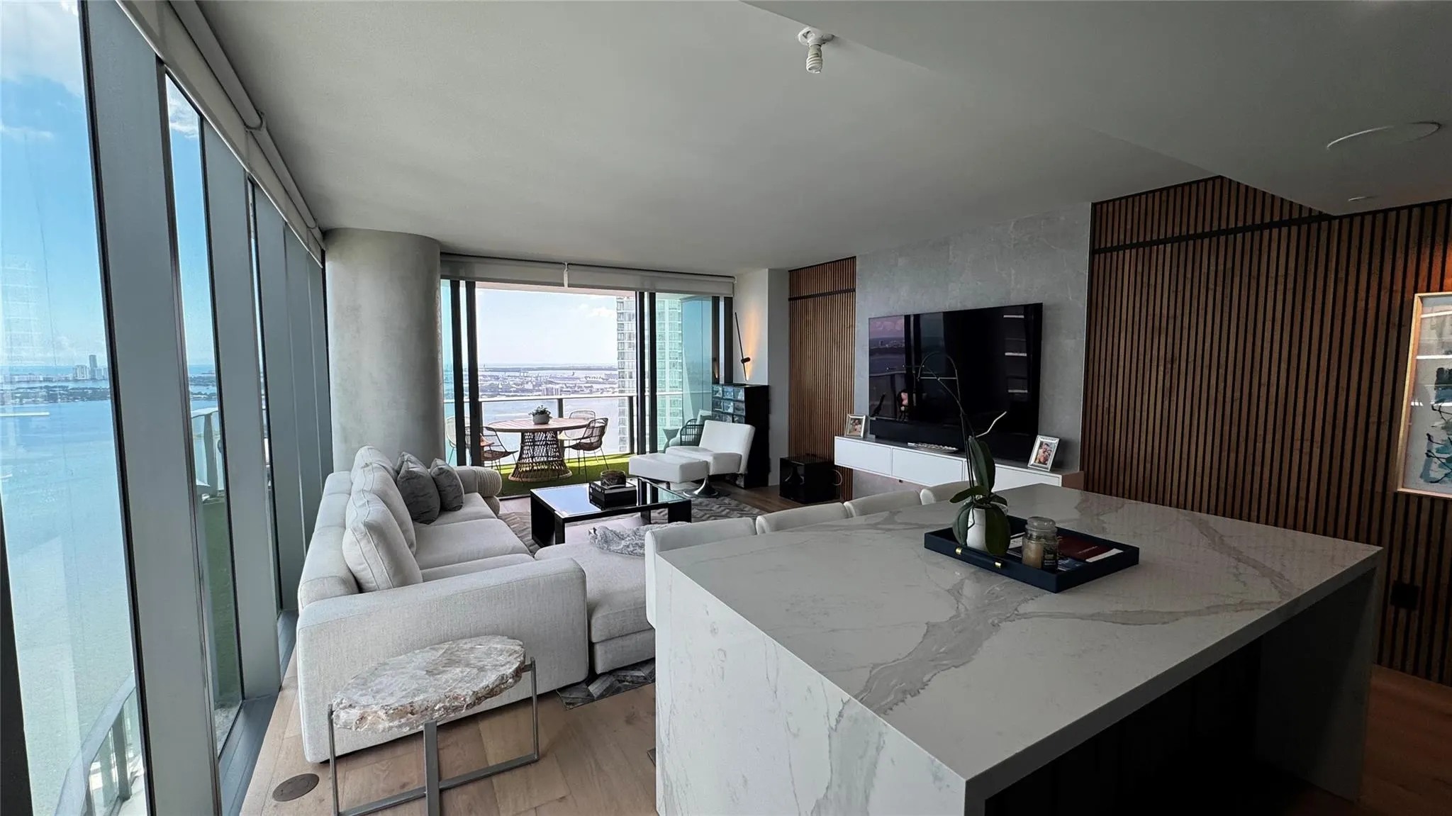 650 NE 32ND ST, #4307