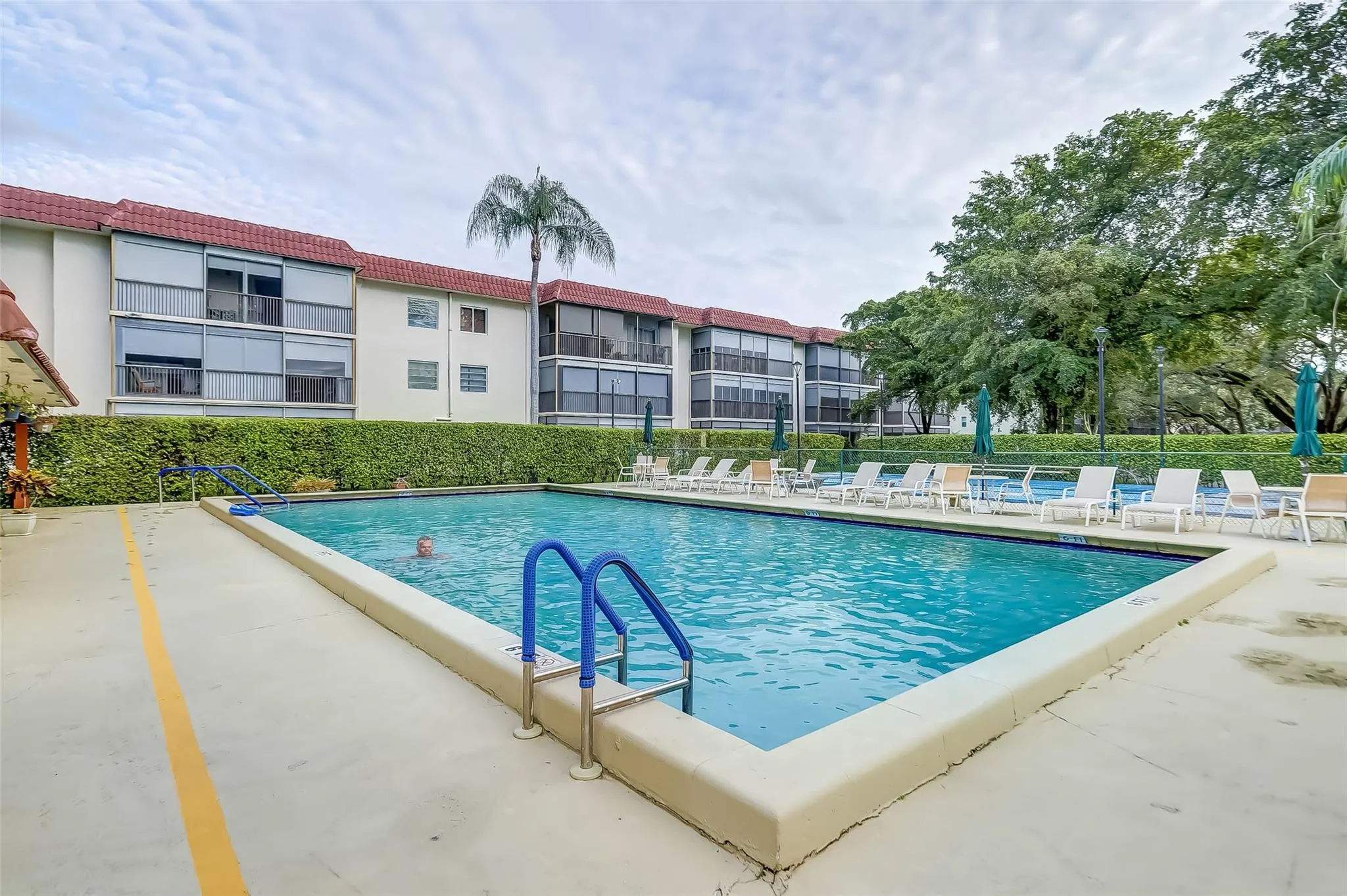 291 S Hollybrook Dr, #305